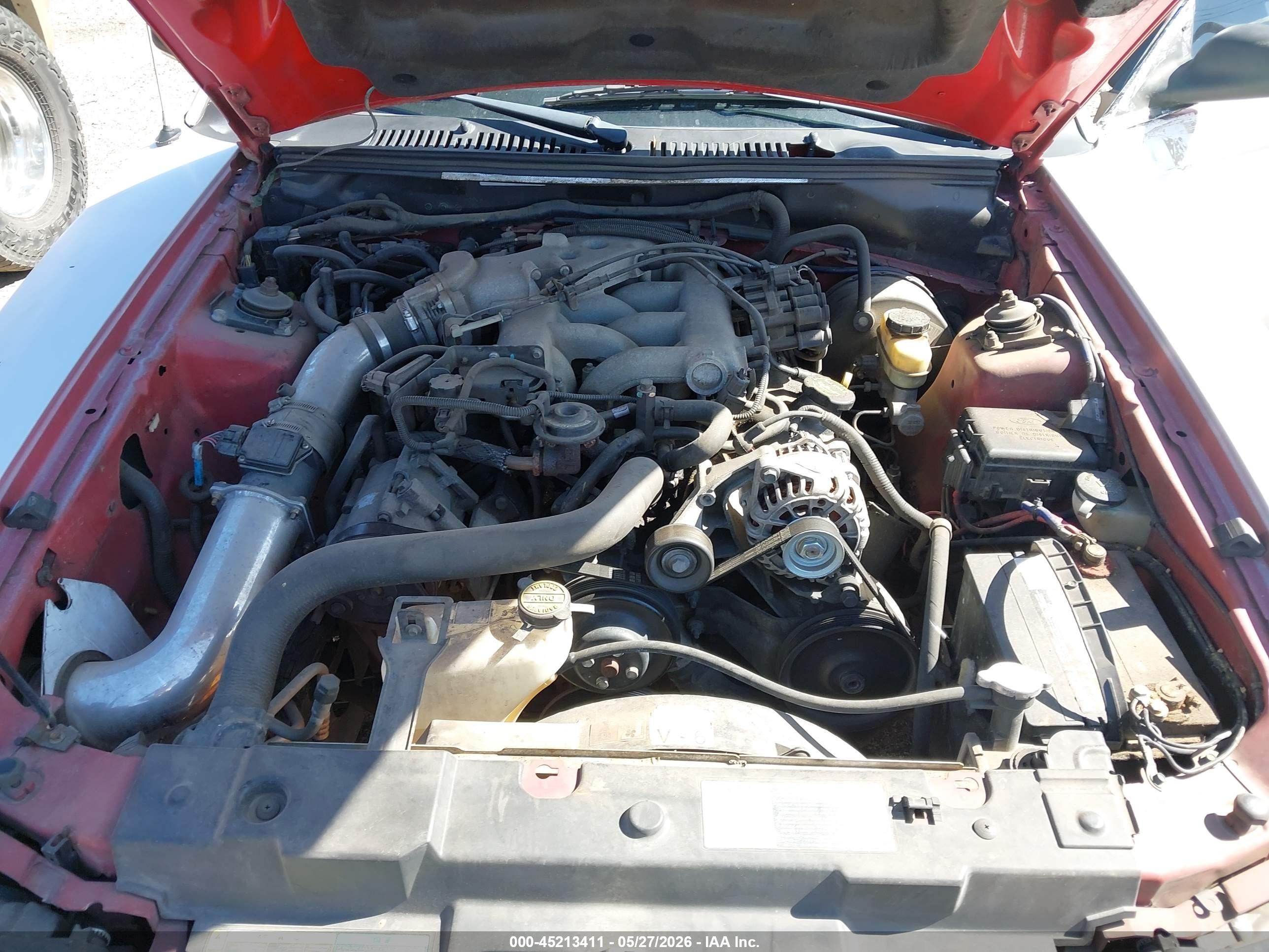 2004 Ford Mustang   White vin: 1FAFP446X4F153487