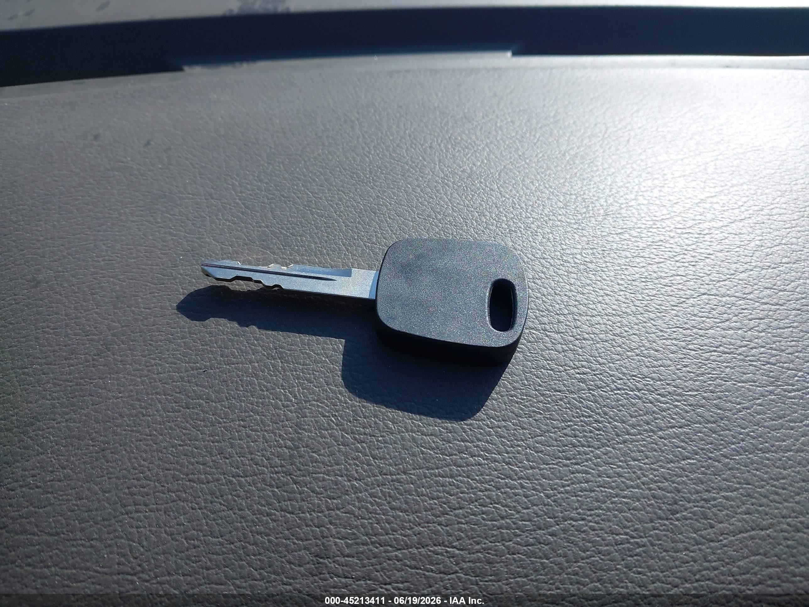 2004 Ford Mustang   White vin: 1FAFP446X4F153487