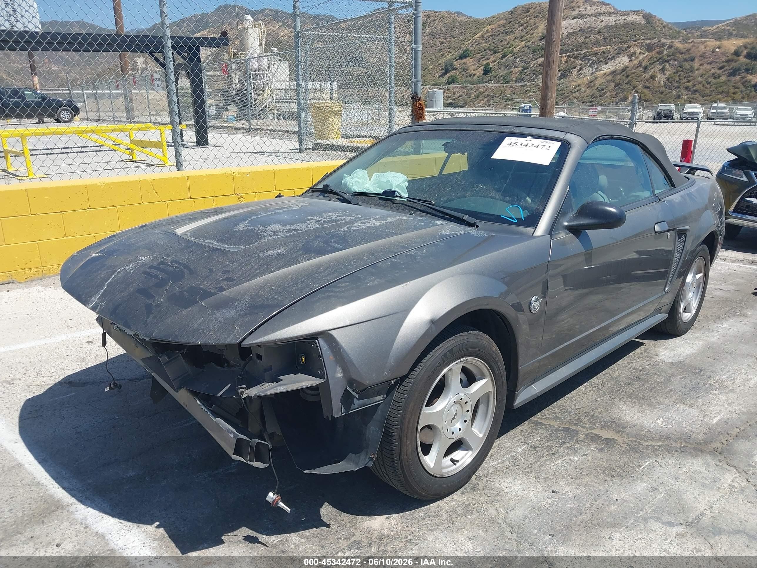 2004 Ford Mustang   Gray vin: 1FAFP446X4F169107