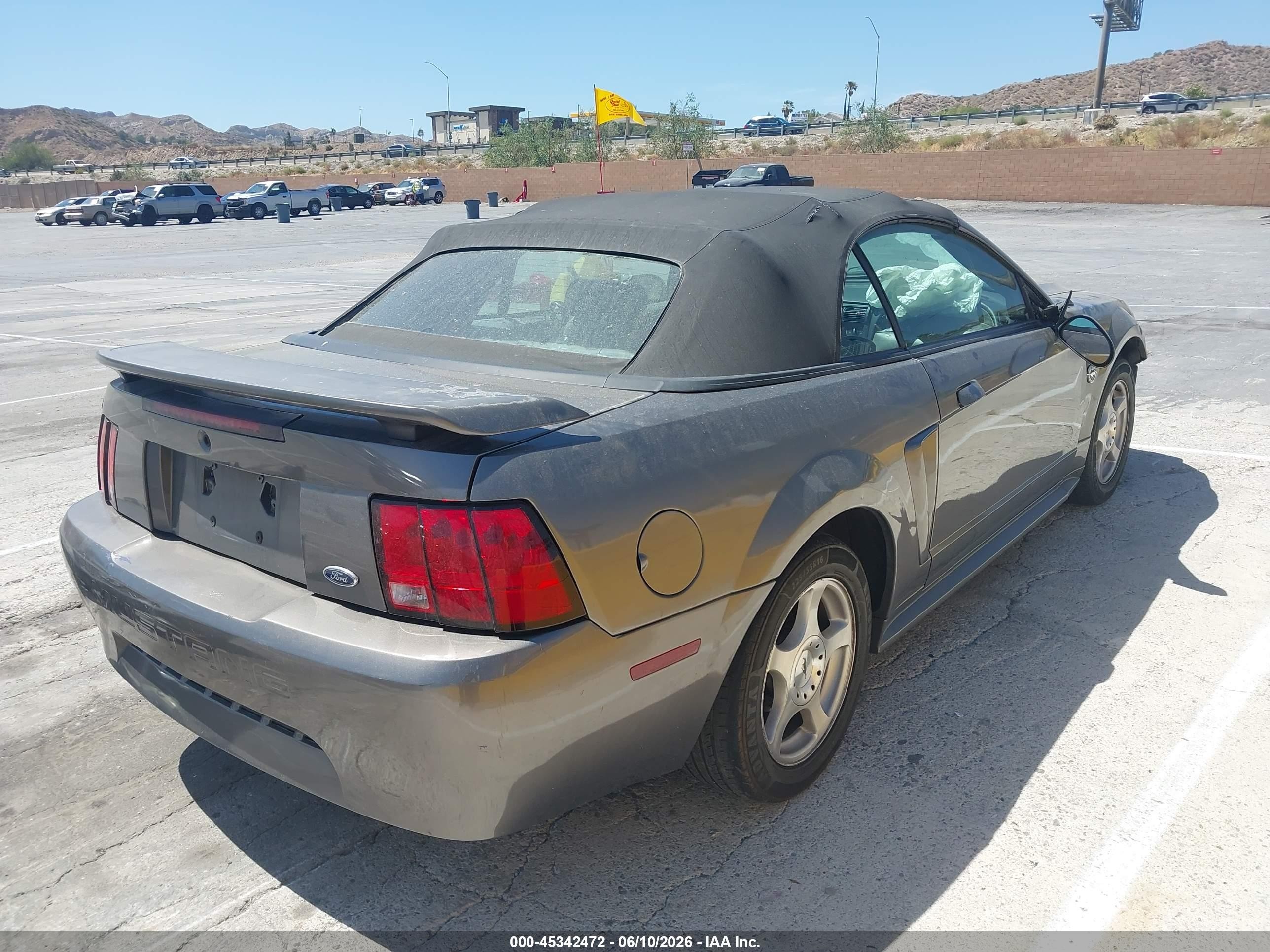 2004 Ford Mustang   Gray vin: 1FAFP446X4F169107