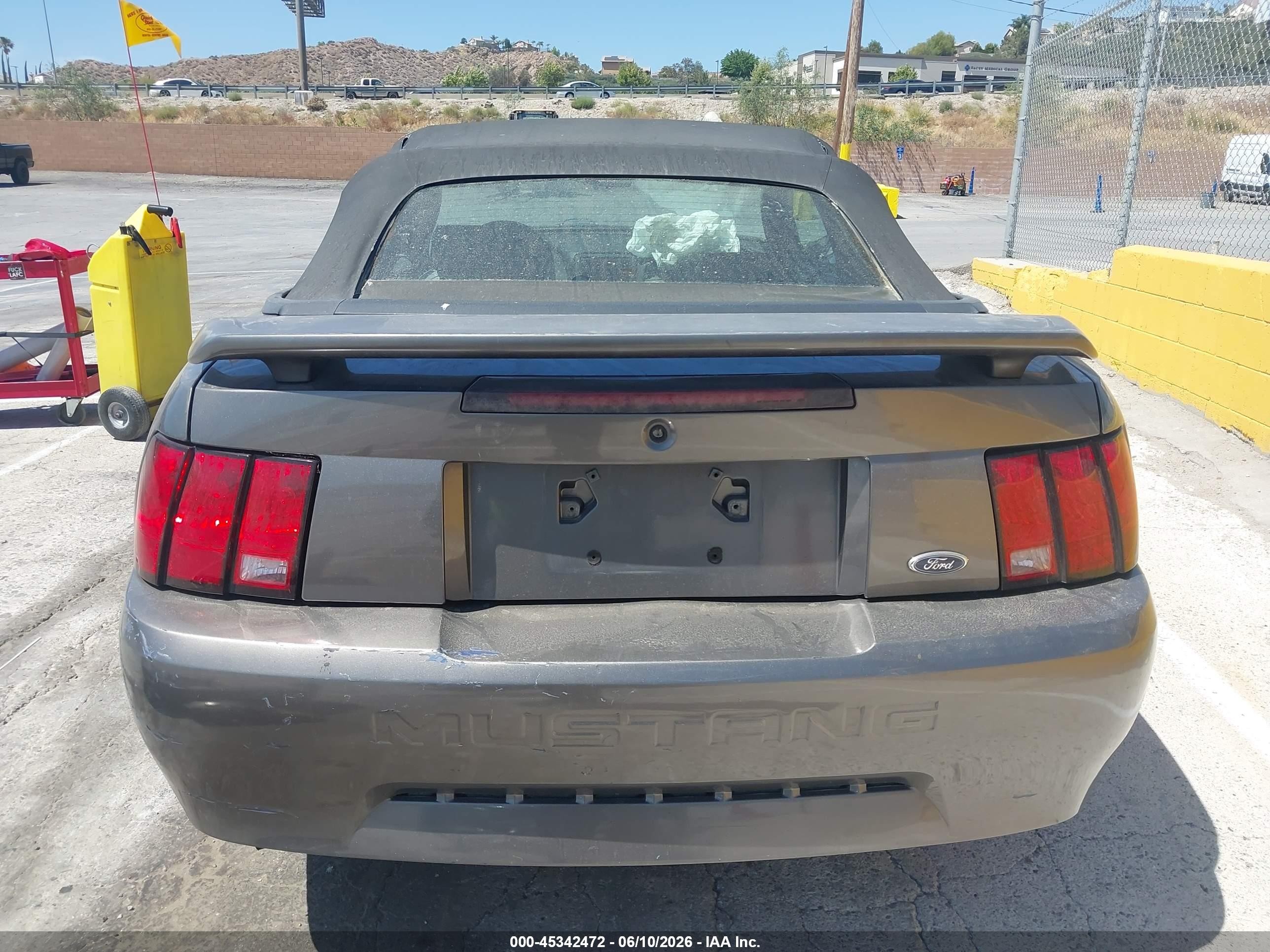 2004 Ford Mustang   Gray vin: 1FAFP446X4F169107