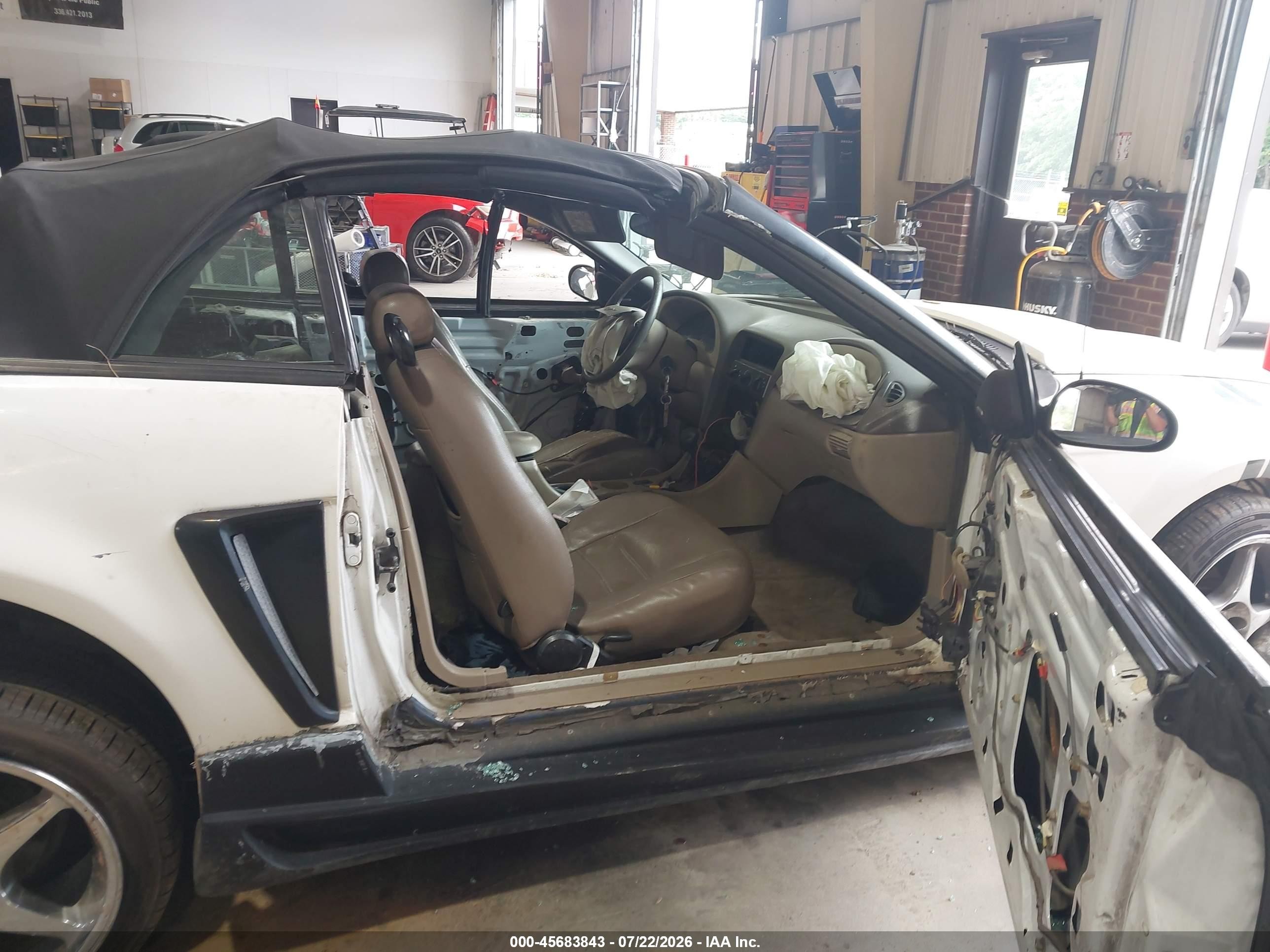 2001 Ford Mustang Gt White vin: 1FAFP45X01F134854