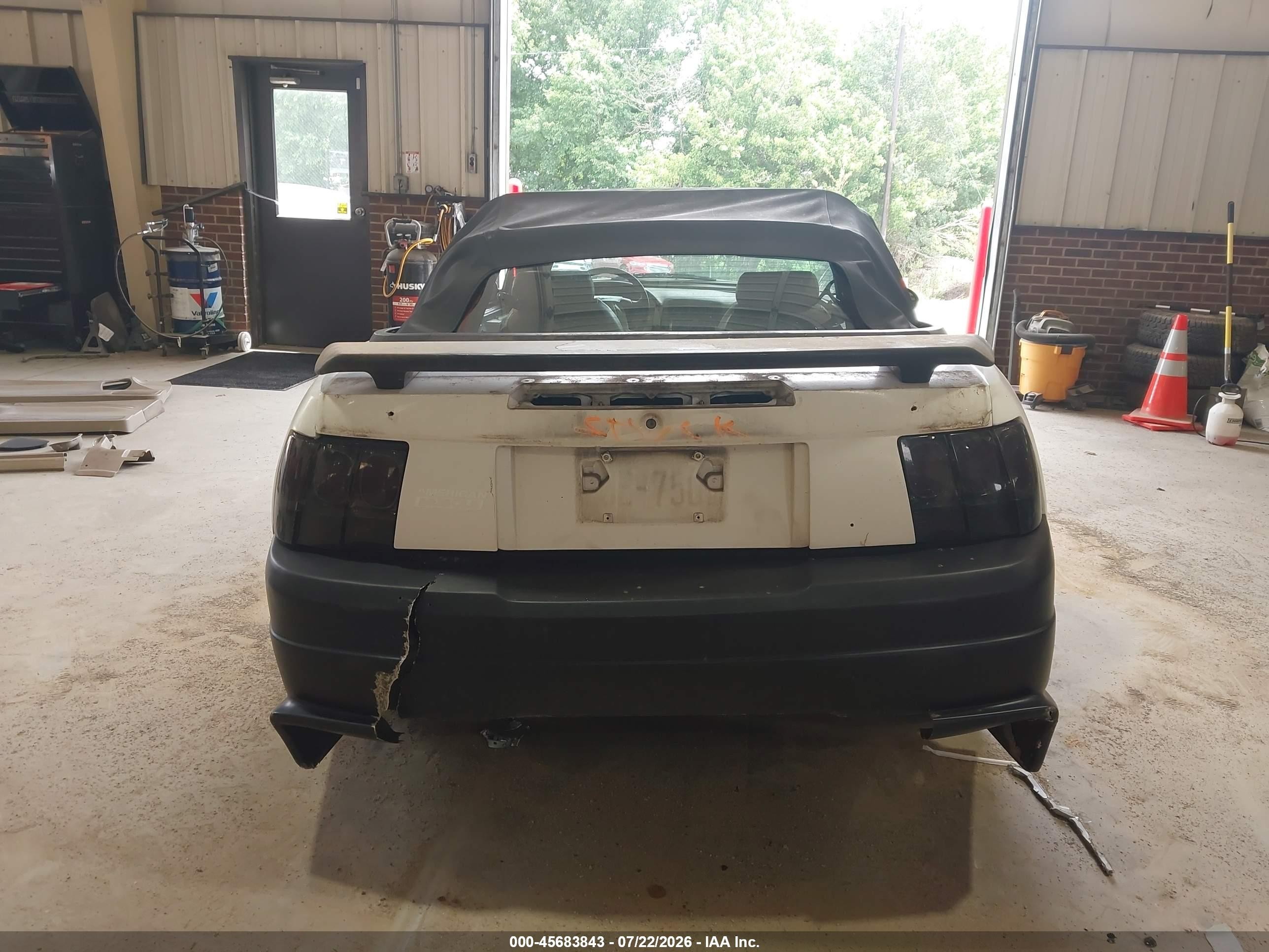 2001 Ford Mustang Gt White vin: 1FAFP45X01F134854