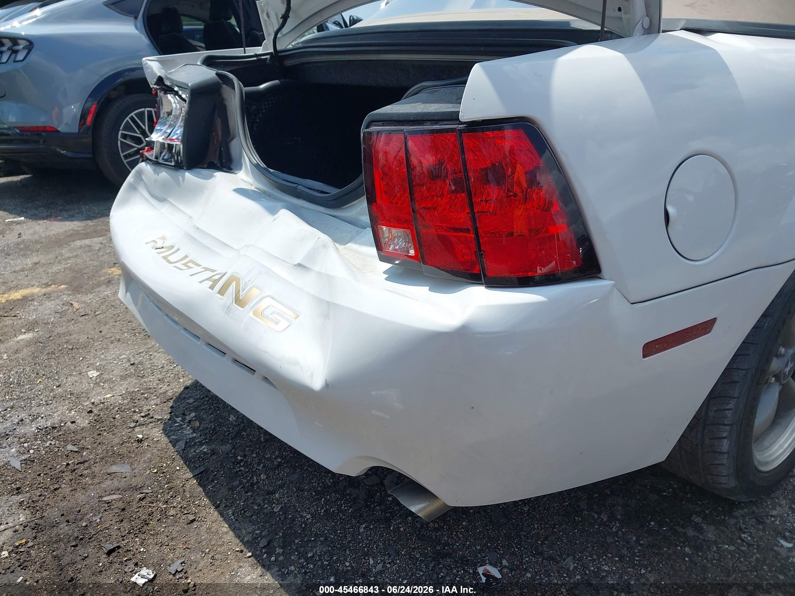 2003 Ford Mustang Gt White vin: 1FAFP45X53F348743