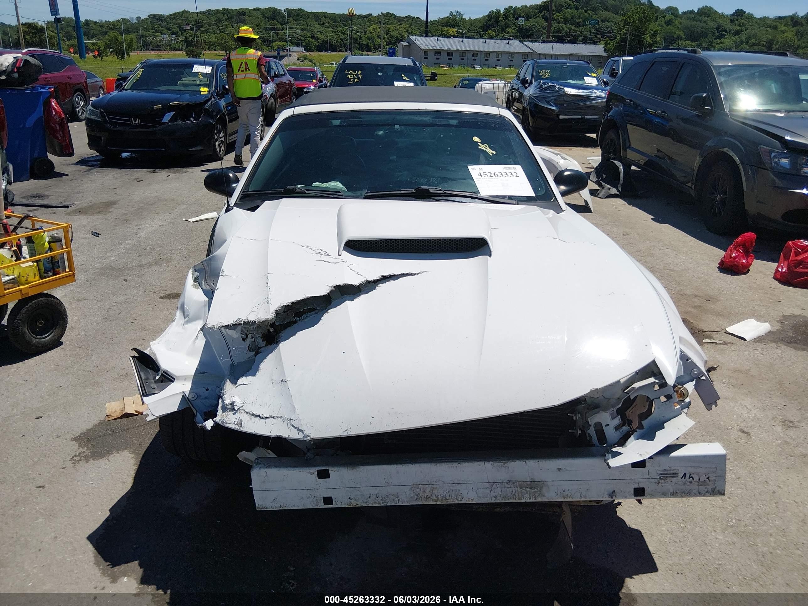 2001 Ford Mustang Gt White vin: 1FAFP45X71F249421