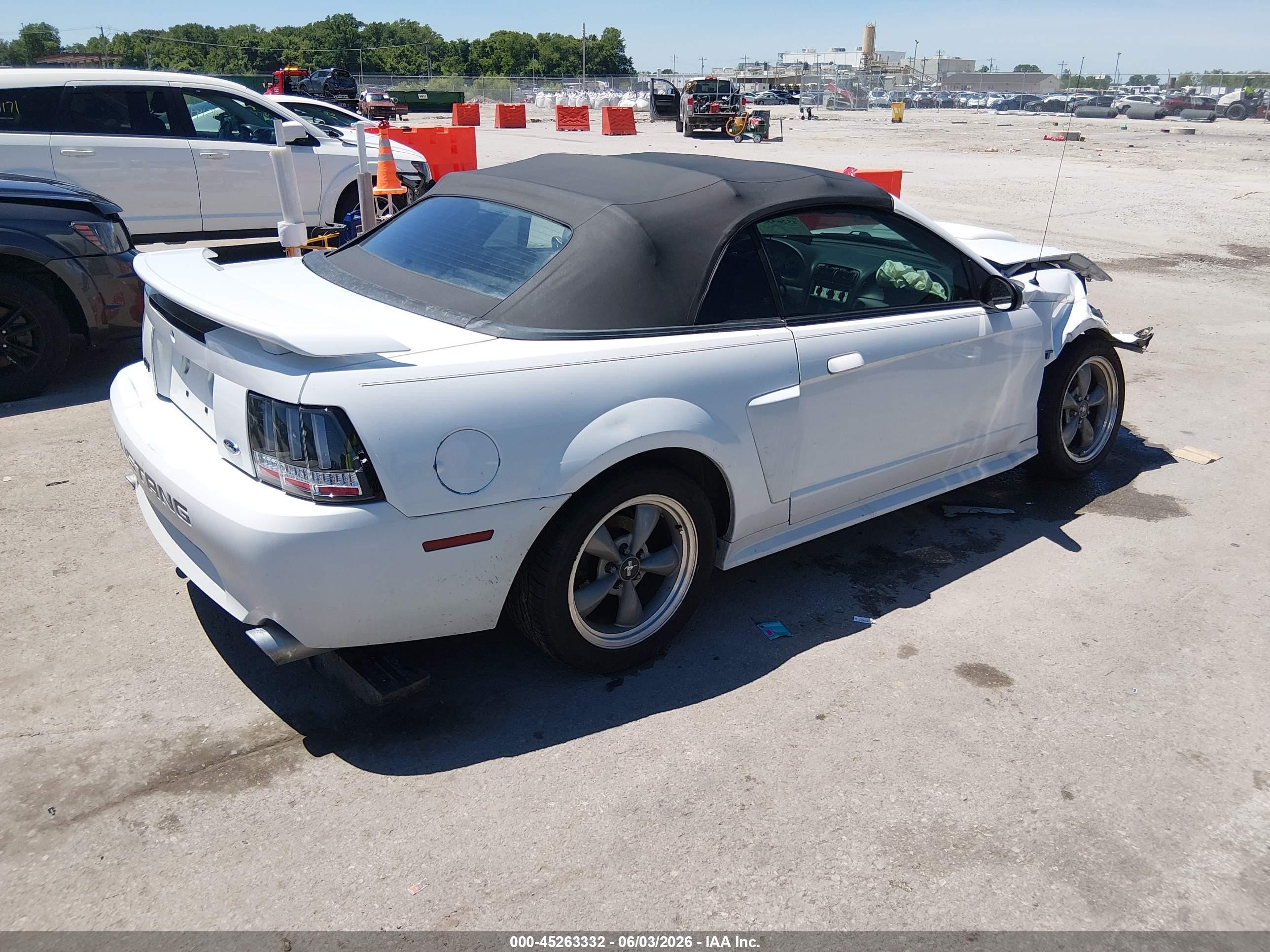 2001 Ford Mustang Gt White vin: 1FAFP45X71F249421