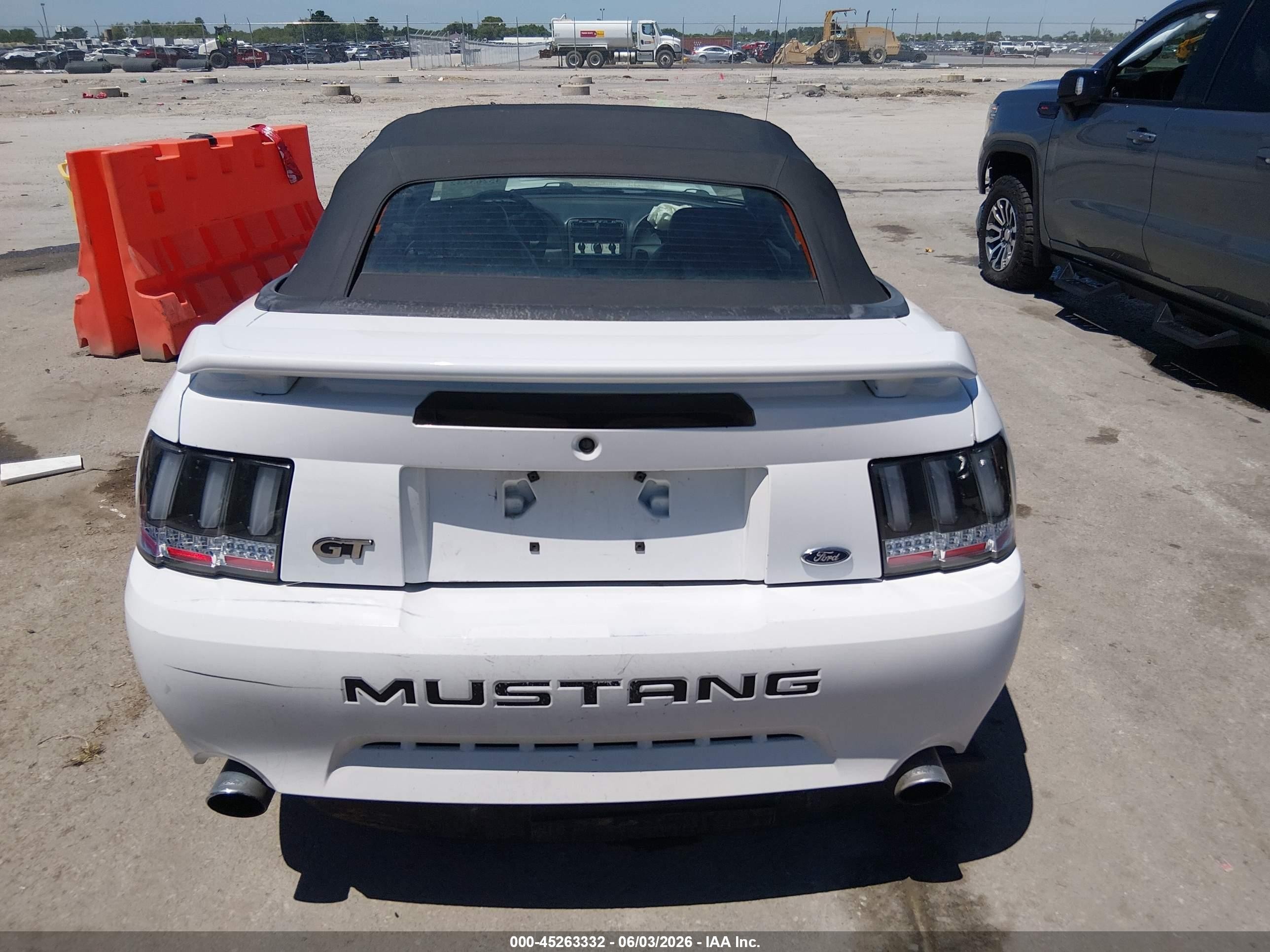 2001 Ford Mustang Gt White vin: 1FAFP45X71F249421