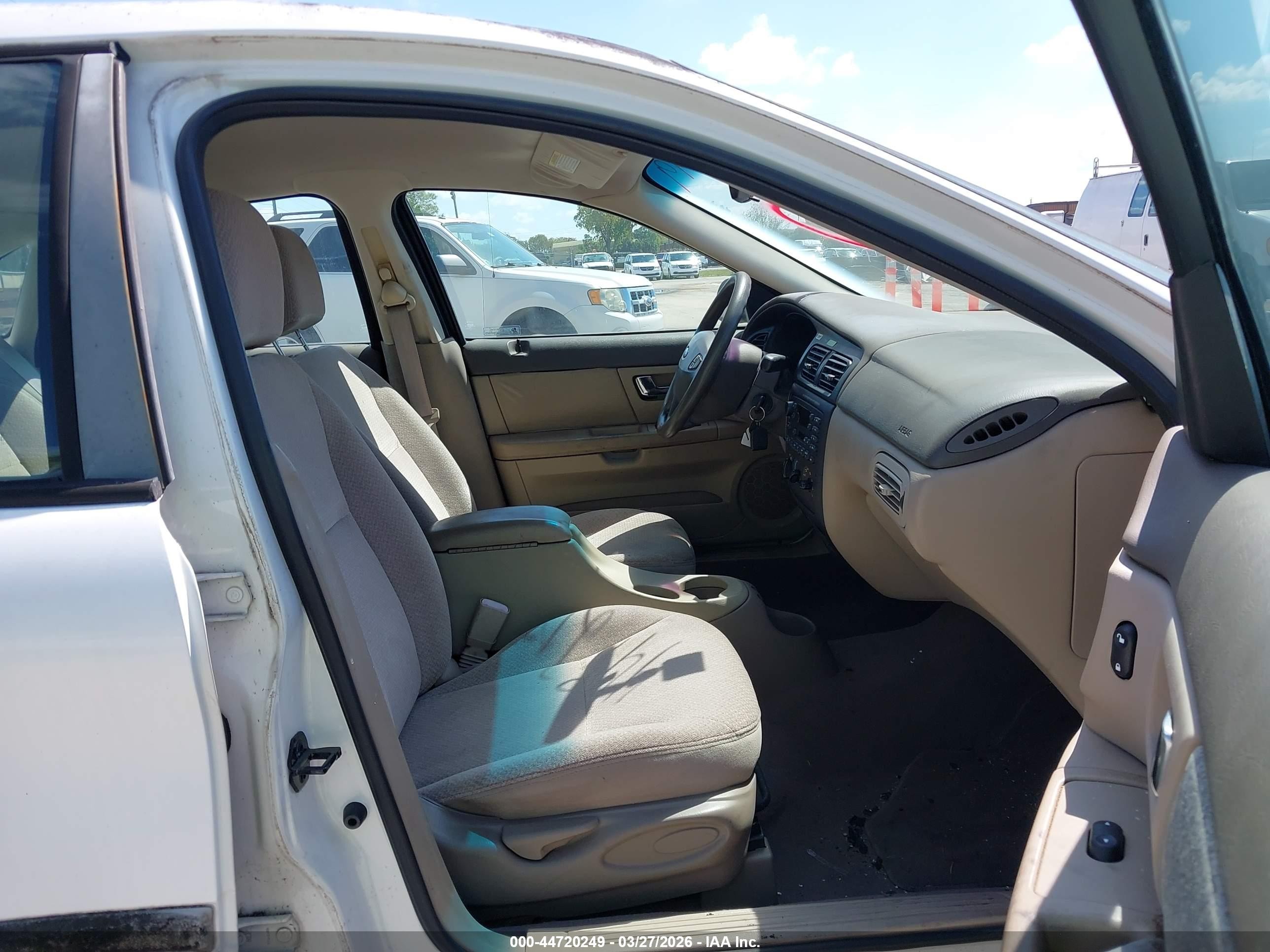 2000 Ford Taurus Lx Белый vin: 1FAFP52U5YA279461
