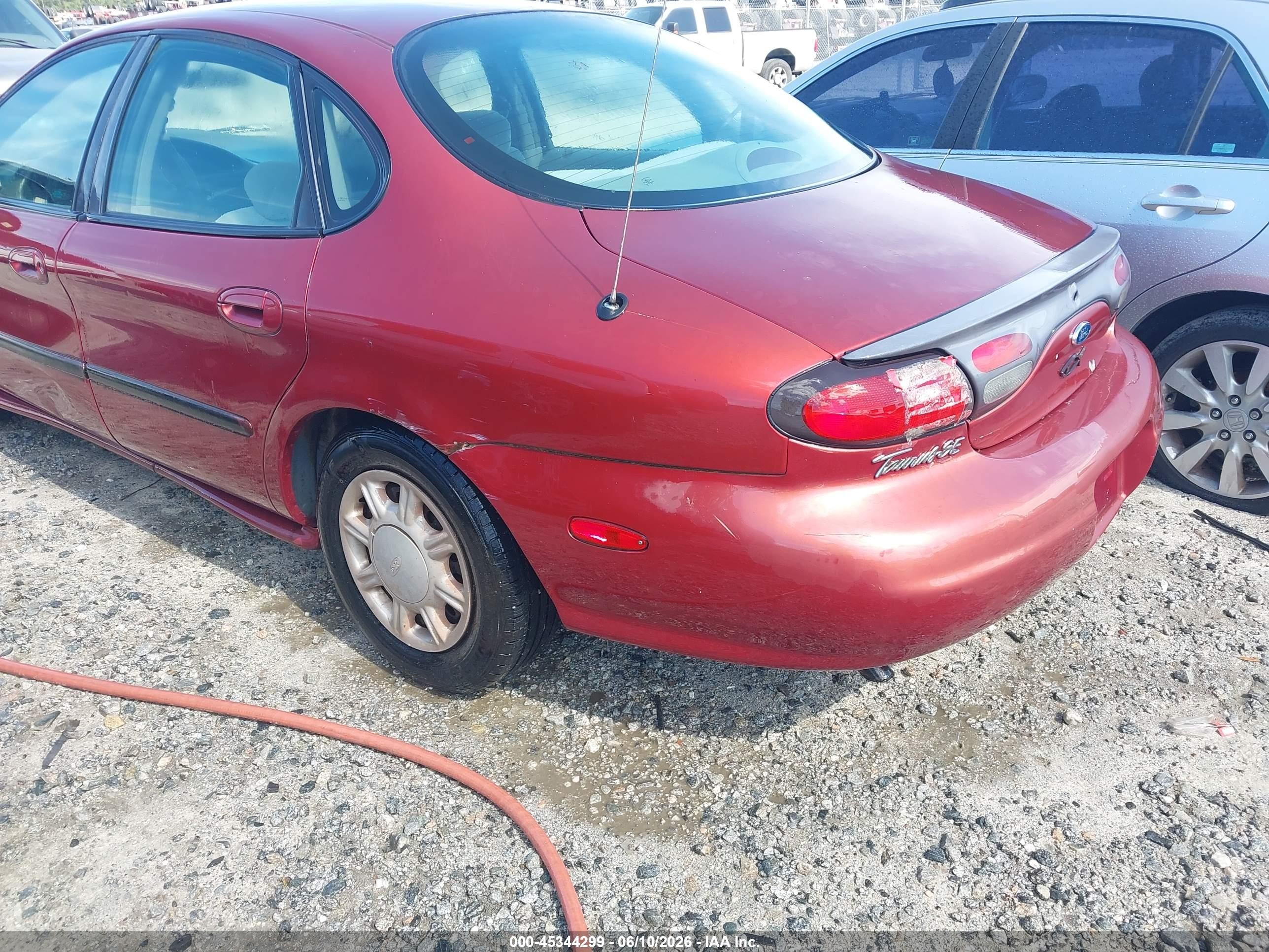 1998 Ford Taurus Lx/se Red vin: 1FAFP52U6WA117092