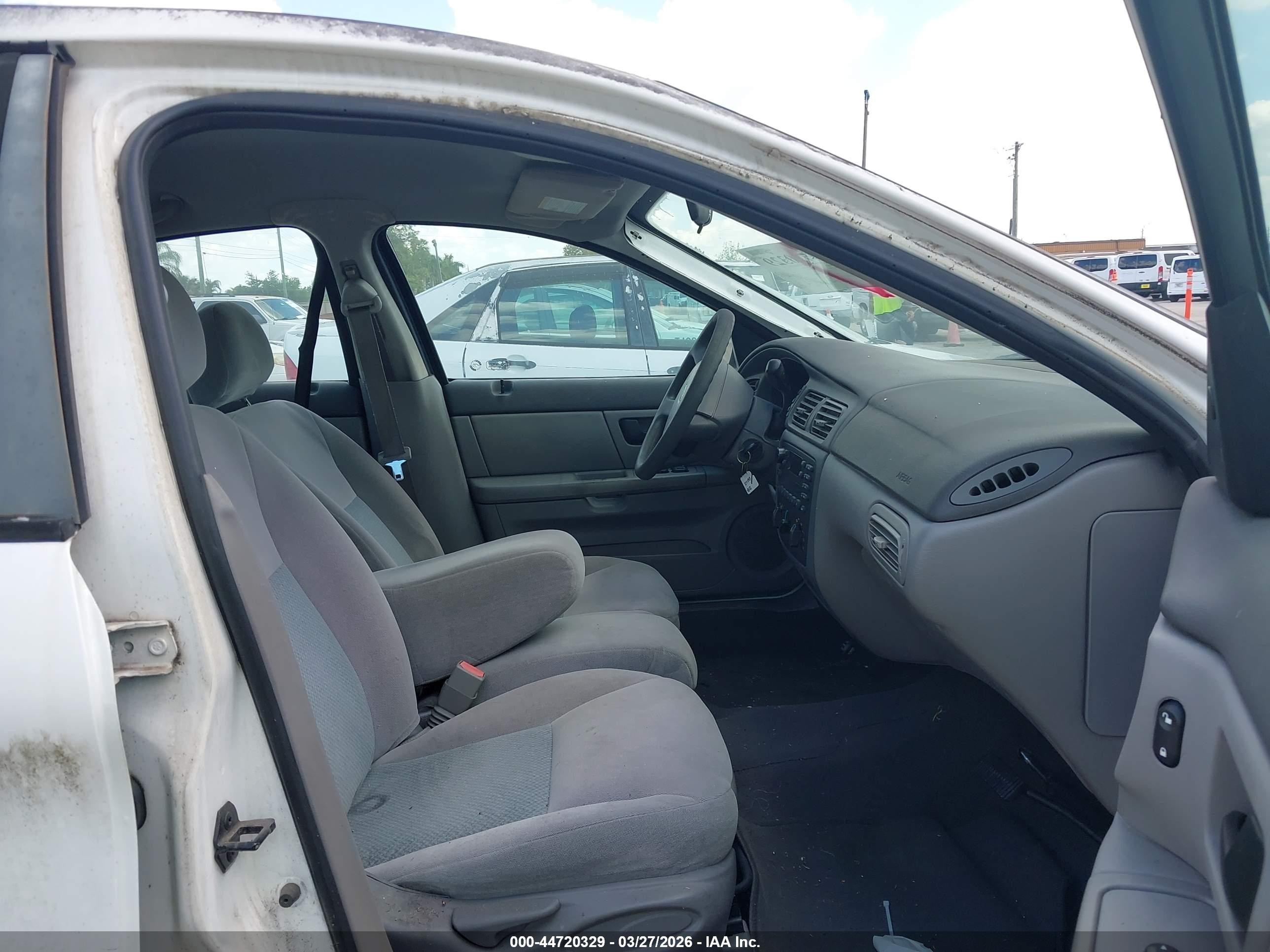 2004 Ford Taurus Lx White vin: 1FAFP52U84A189831