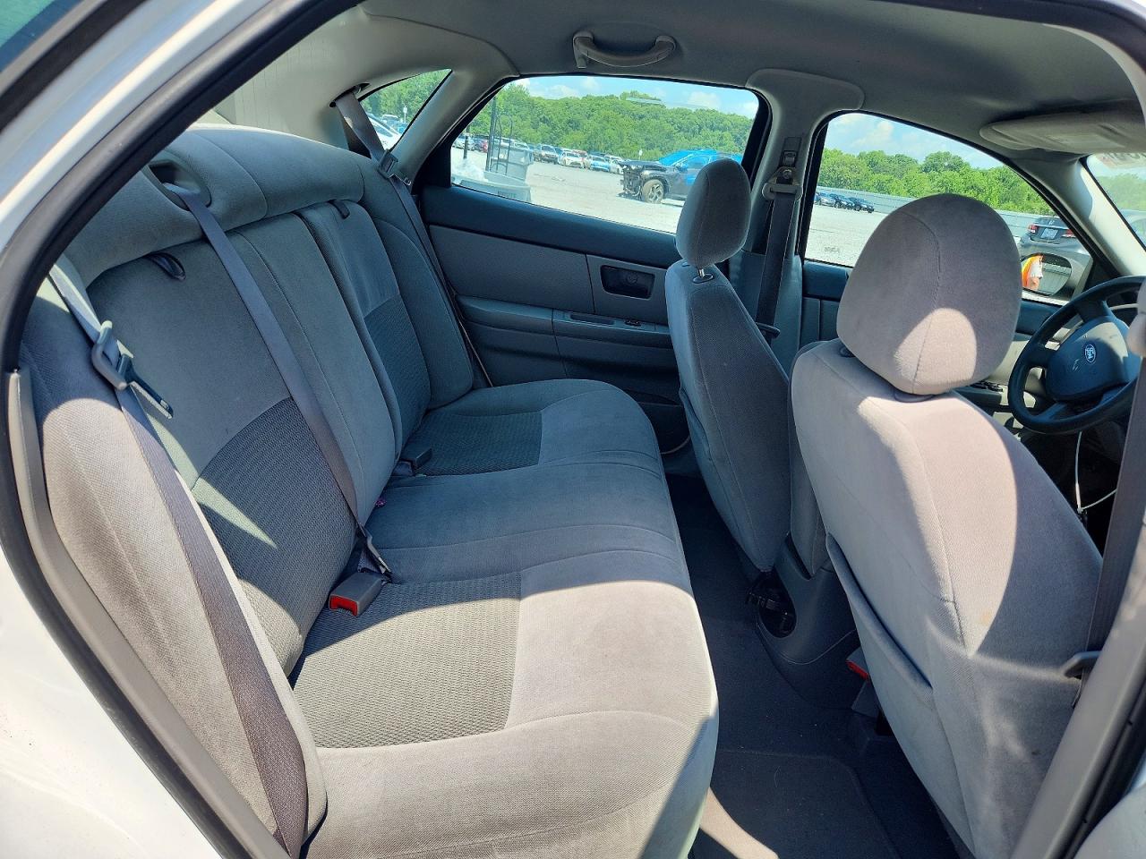 2005 Ford Taurus Se White vin: 1FAFP53215A272662