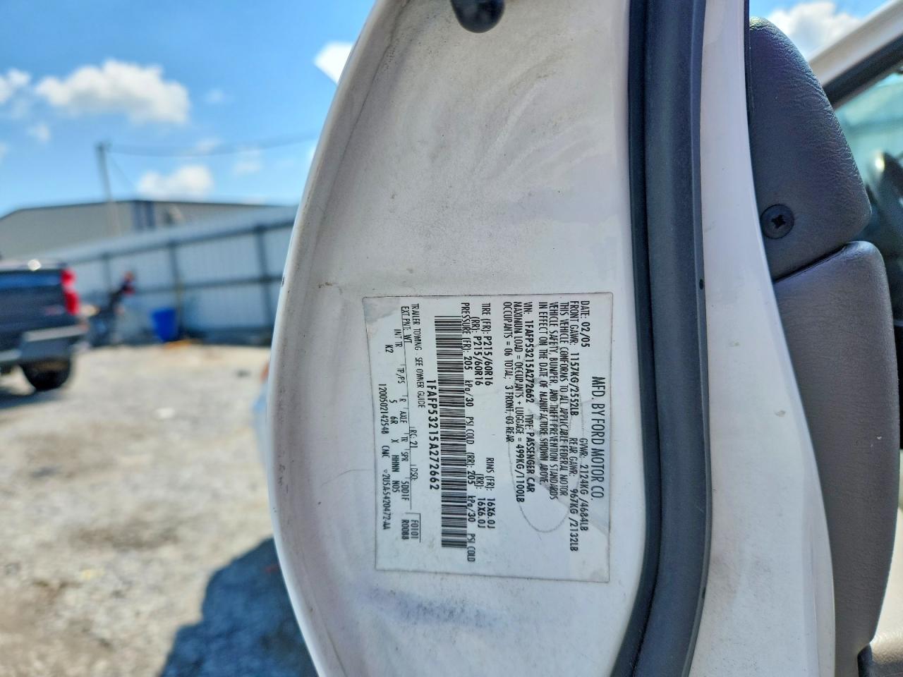 2005 Ford Taurus Se White vin: 1FAFP53215A272662