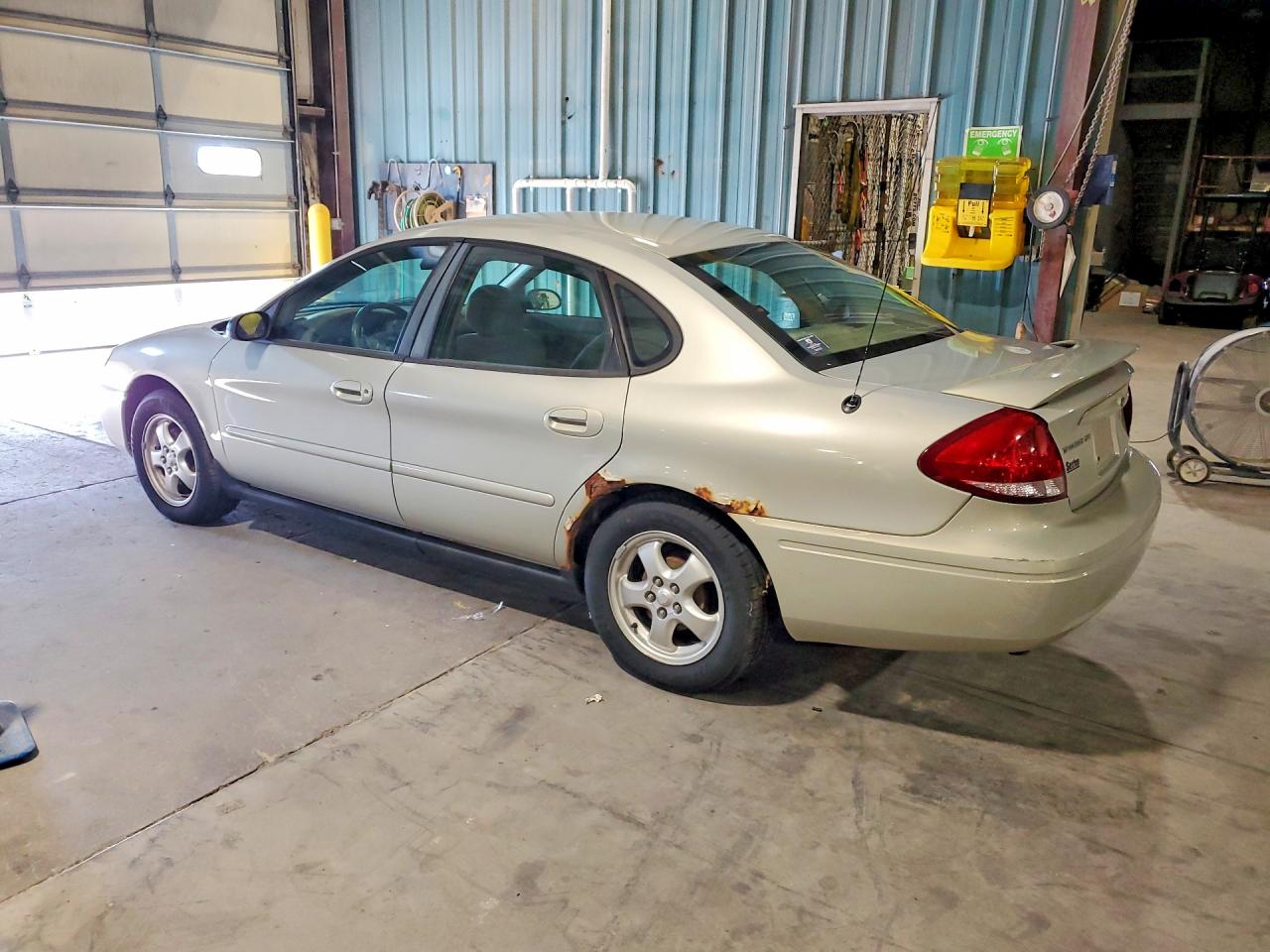 2006 Ford Taurus Se Gold vin: 1FAFP53216A241283