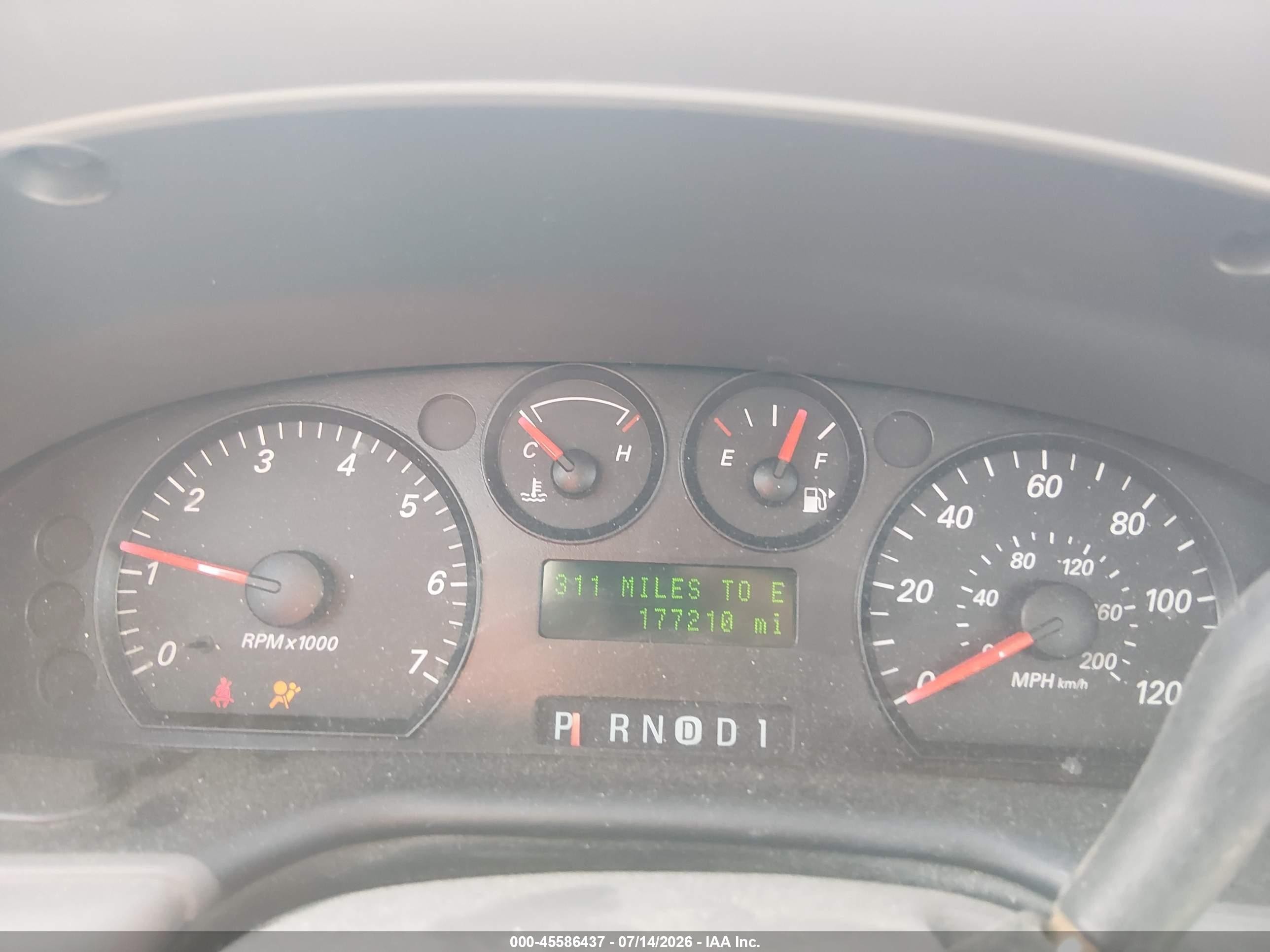 2005 Ford Taurus Se Burgundy vin: 1FAFP53235A212205