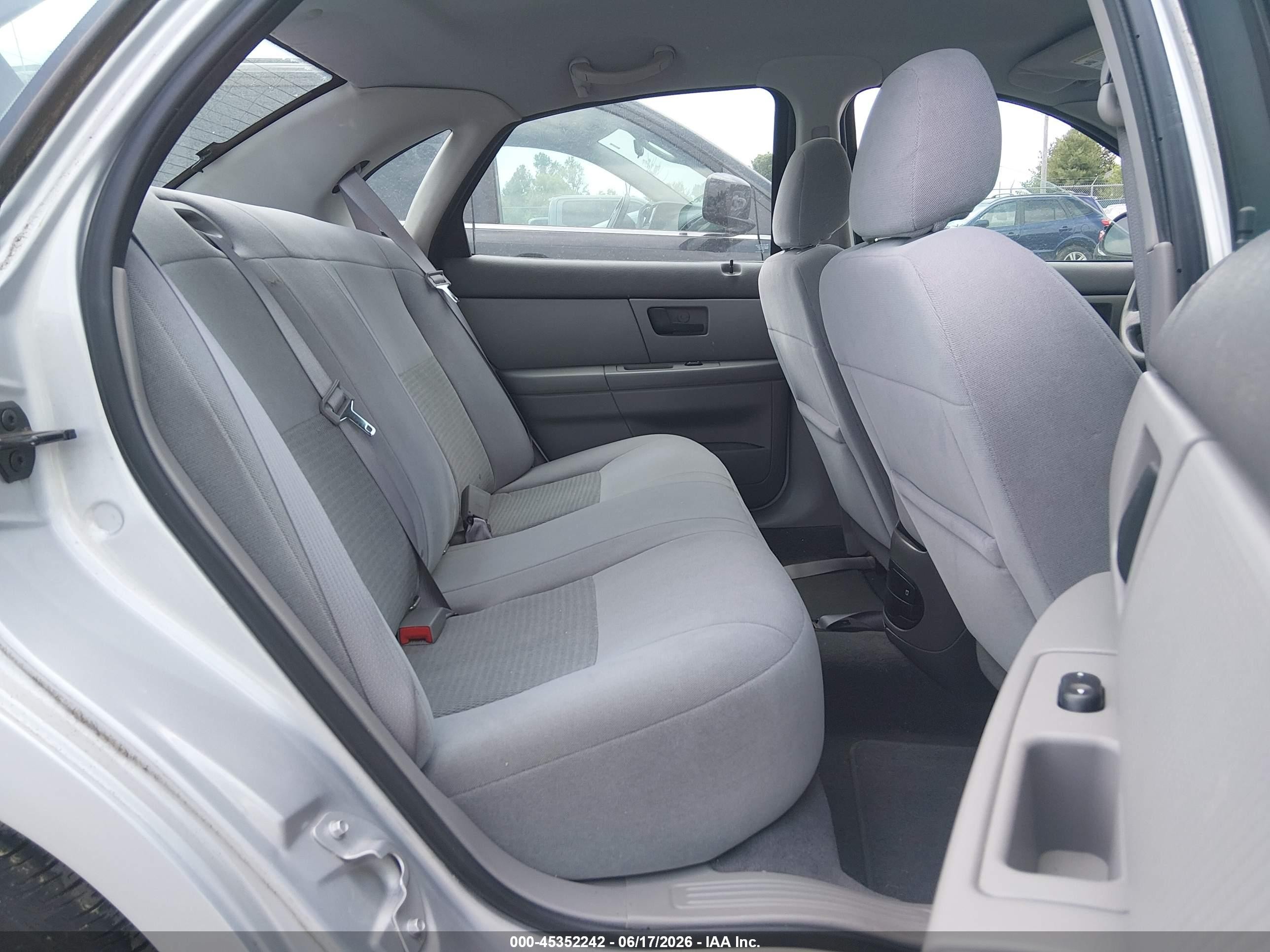 2004 Ford Taurus Se Silver vin: 1FAFP53264A176783
