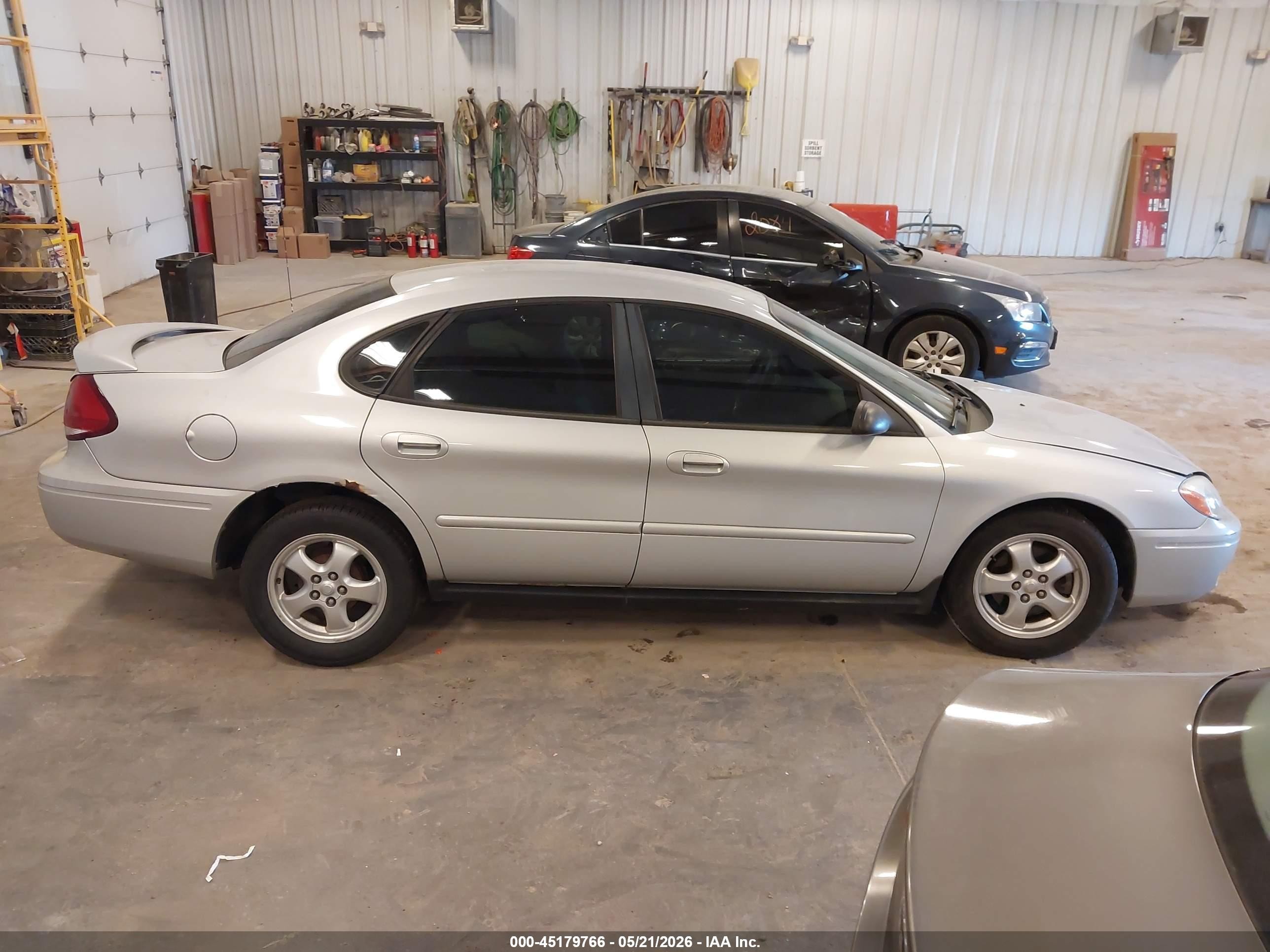 2005 Ford Taurus Se Silver vin: 1FAFP53265A150444