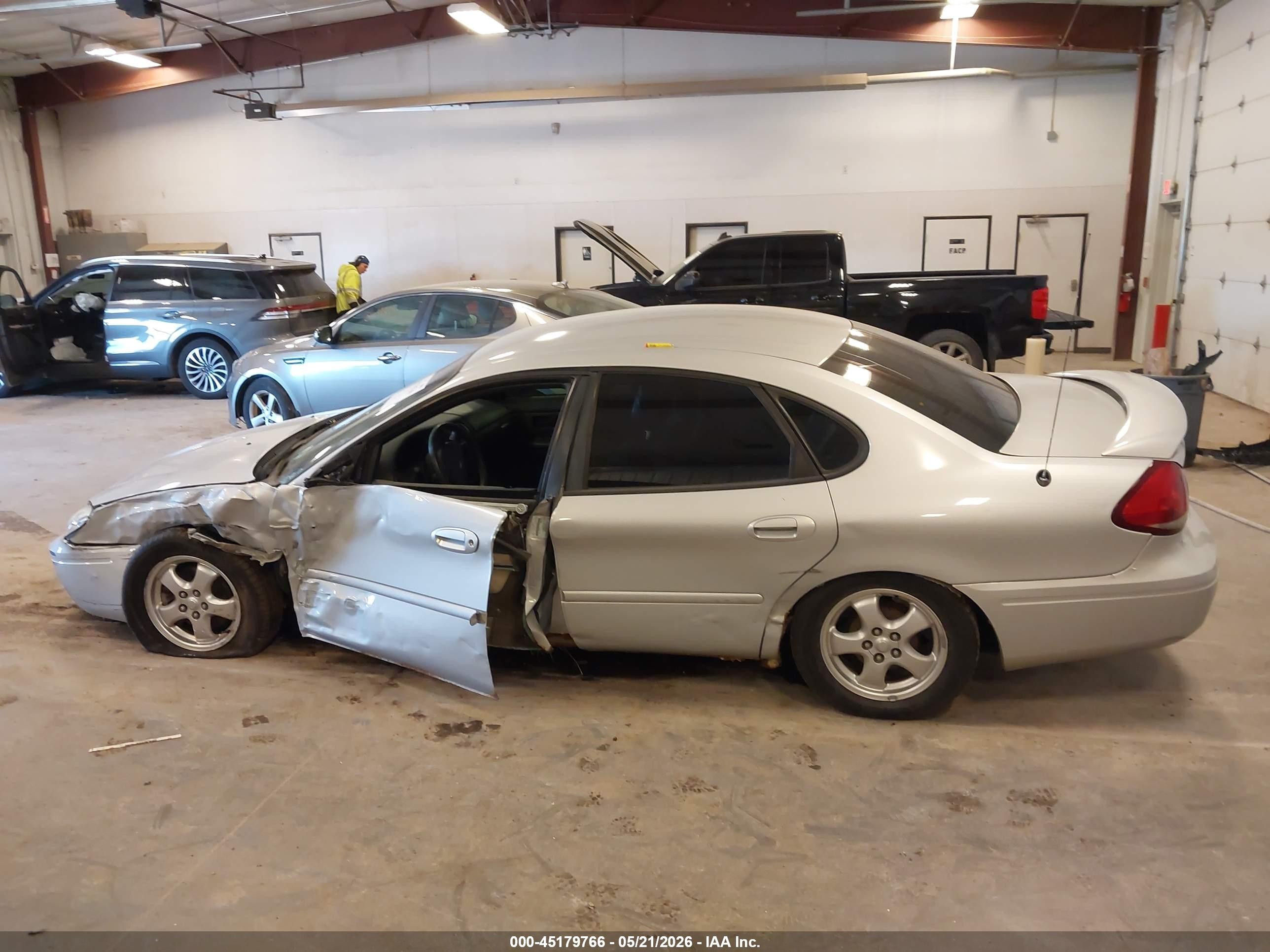 2005 Ford Taurus Se Silver vin: 1FAFP53265A150444