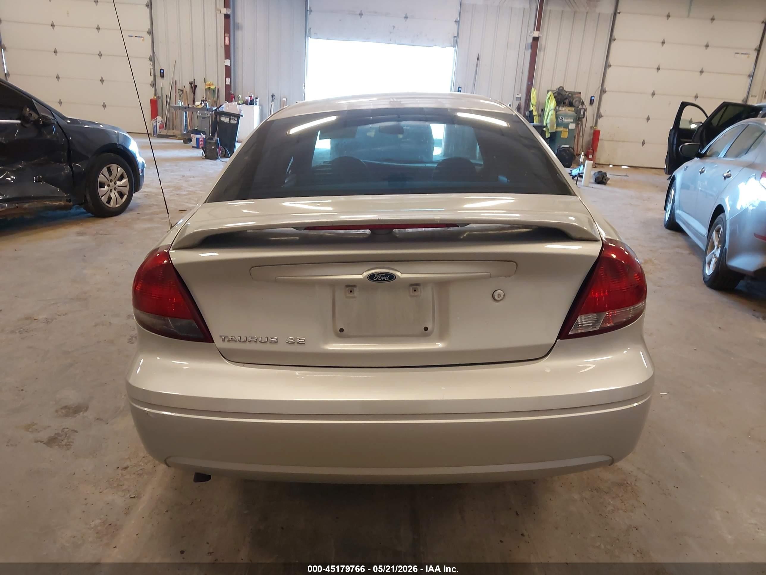 2005 Ford Taurus Se Silver vin: 1FAFP53265A150444