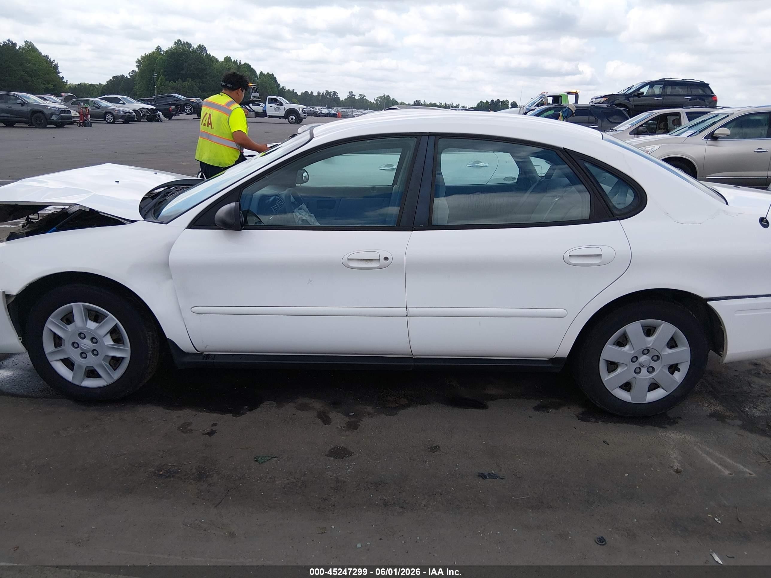 2005 Ford Taurus Se White vin: 1FAFP53275A162117