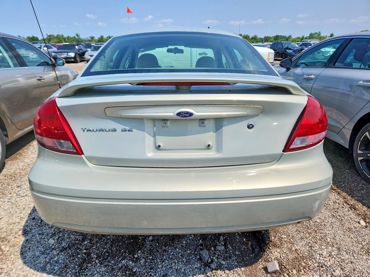 2005 Ford Taurus Se Silver vin: 1FAFP53295A204318