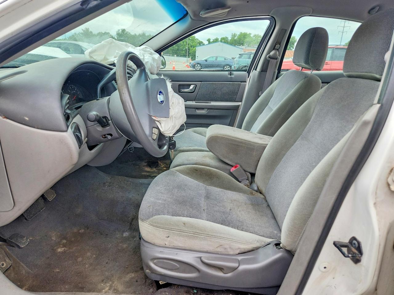 2000 Ford Taurus Se White vin: 1FAFP5329YG206782
