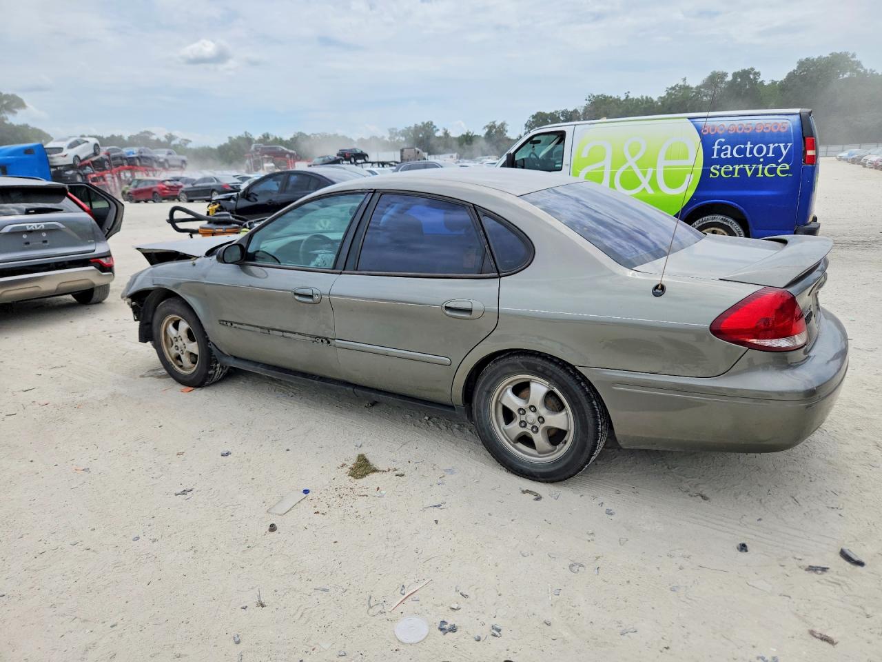 2004 Ford Taurus Se Green vin: 1FAFP532X4A207064