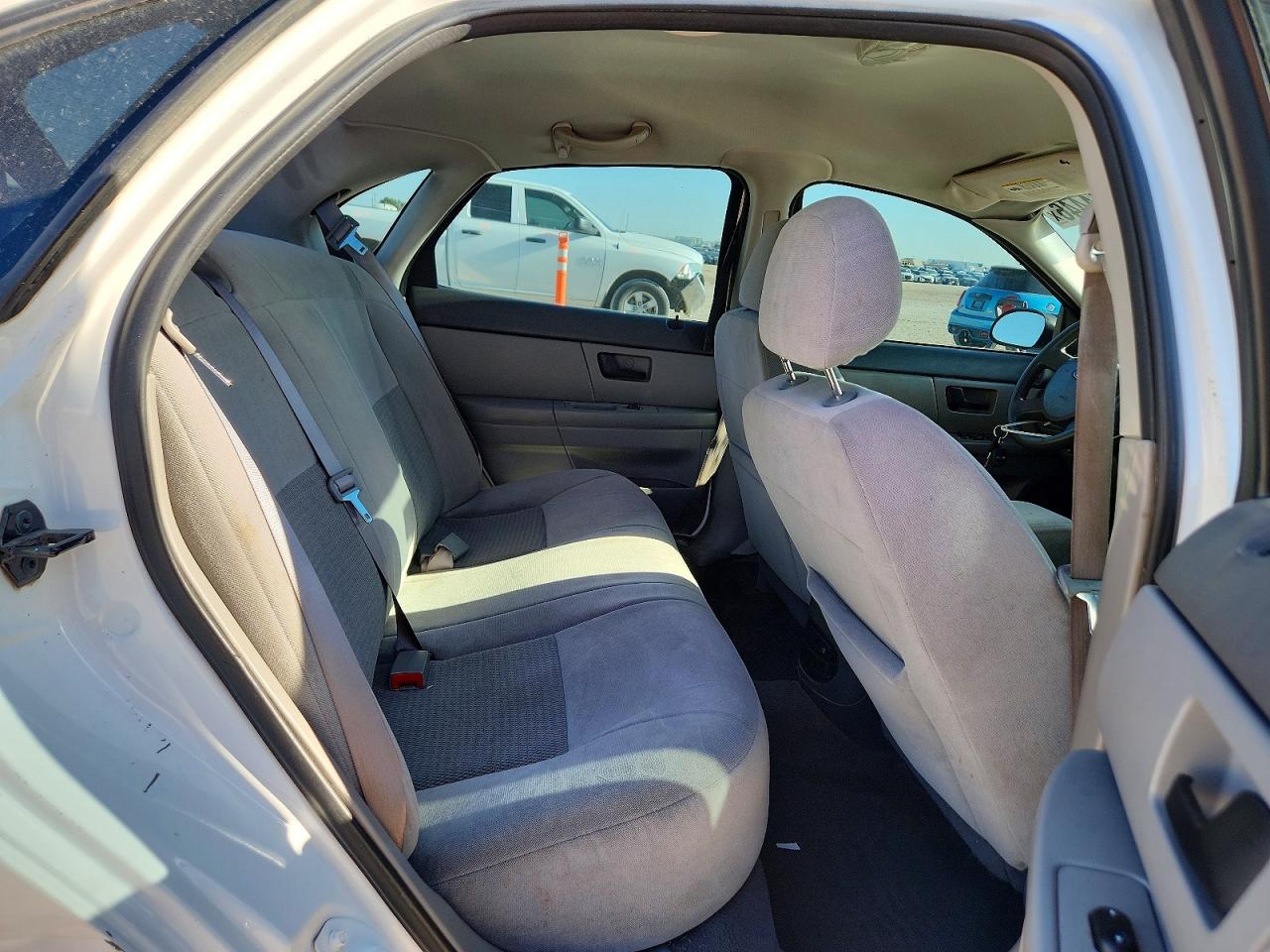 2005 Ford Taurus Se White vin: 1FAFP532X5A148552