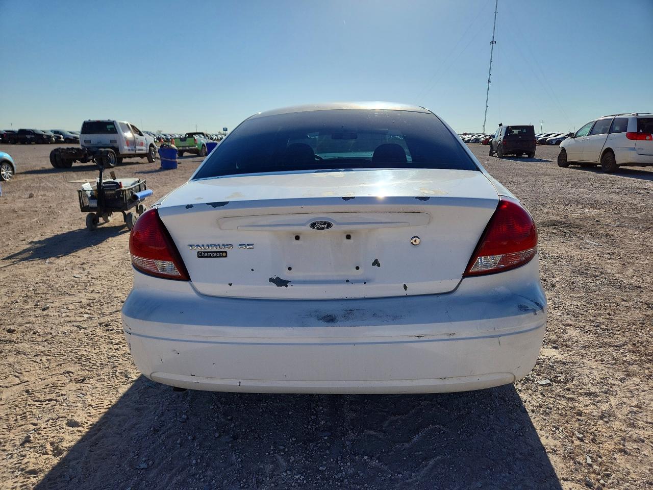 2005 Ford Taurus Se White vin: 1FAFP532X5A148552