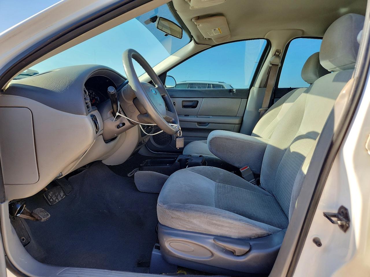 2005 Ford Taurus Se White vin: 1FAFP532X5A148552