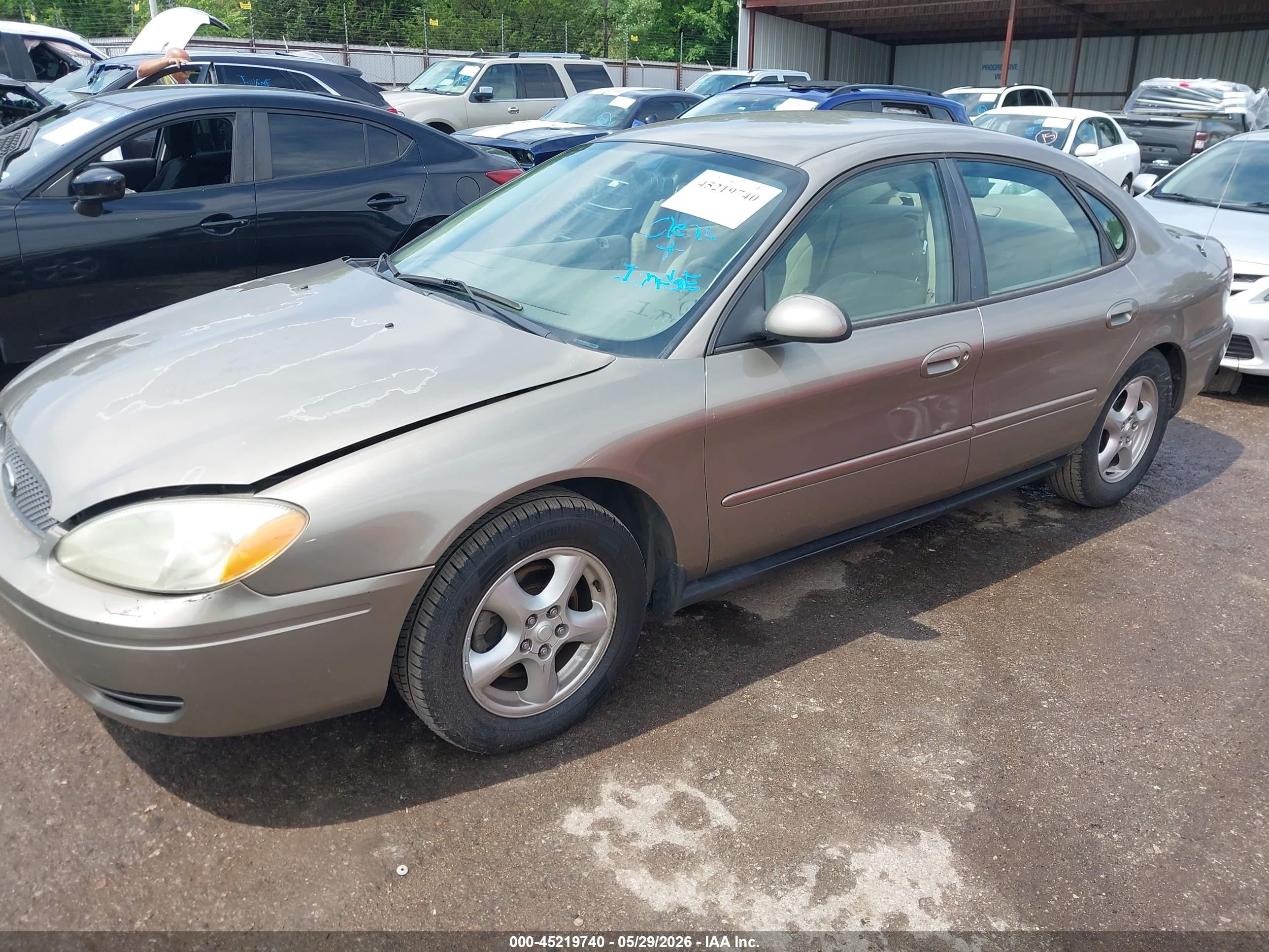 2004 Ford Taurus Se Золотой vin: 1FAFP53U14G133340