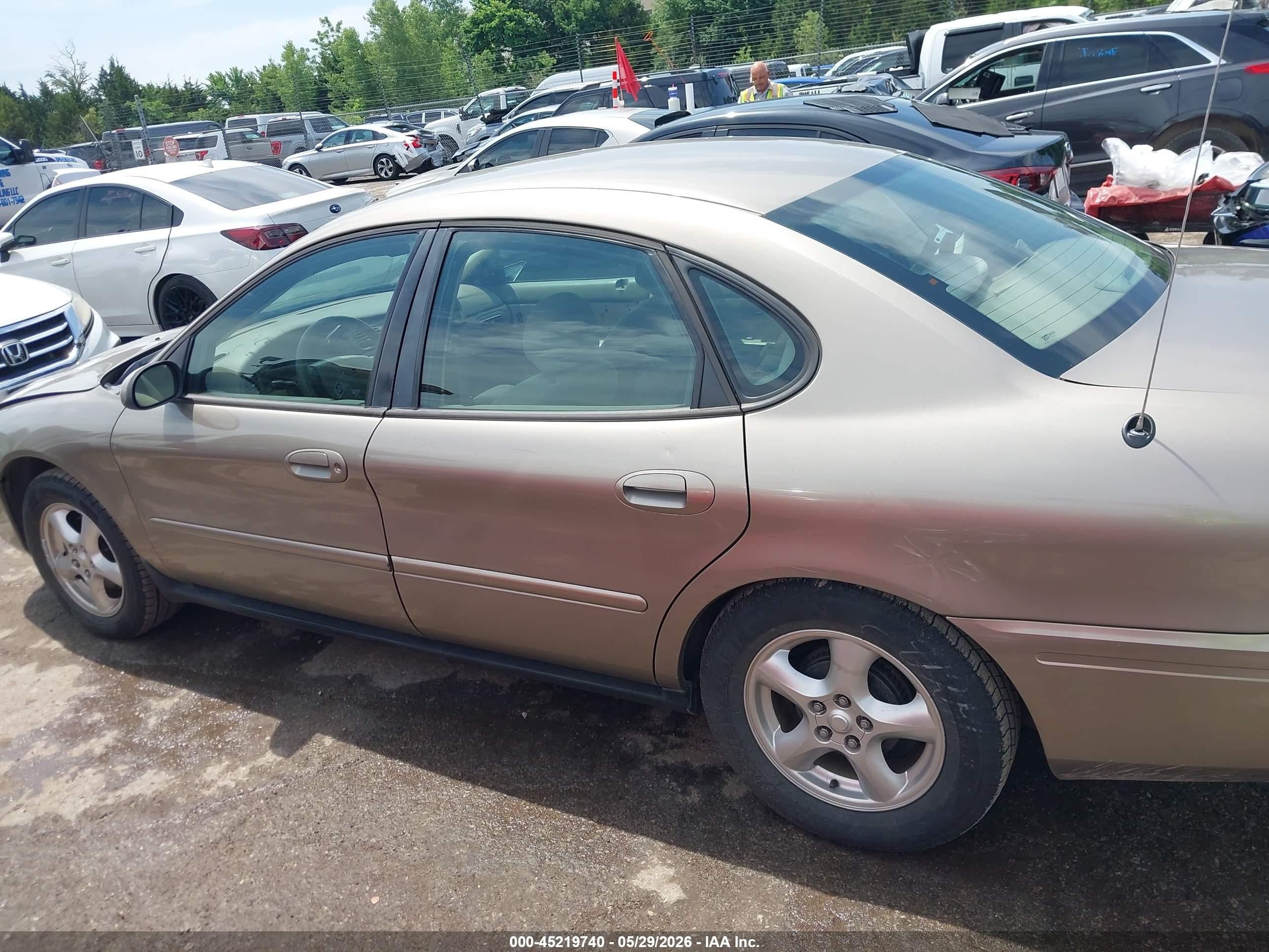 2004 Ford Taurus Se Золотой vin: 1FAFP53U14G133340