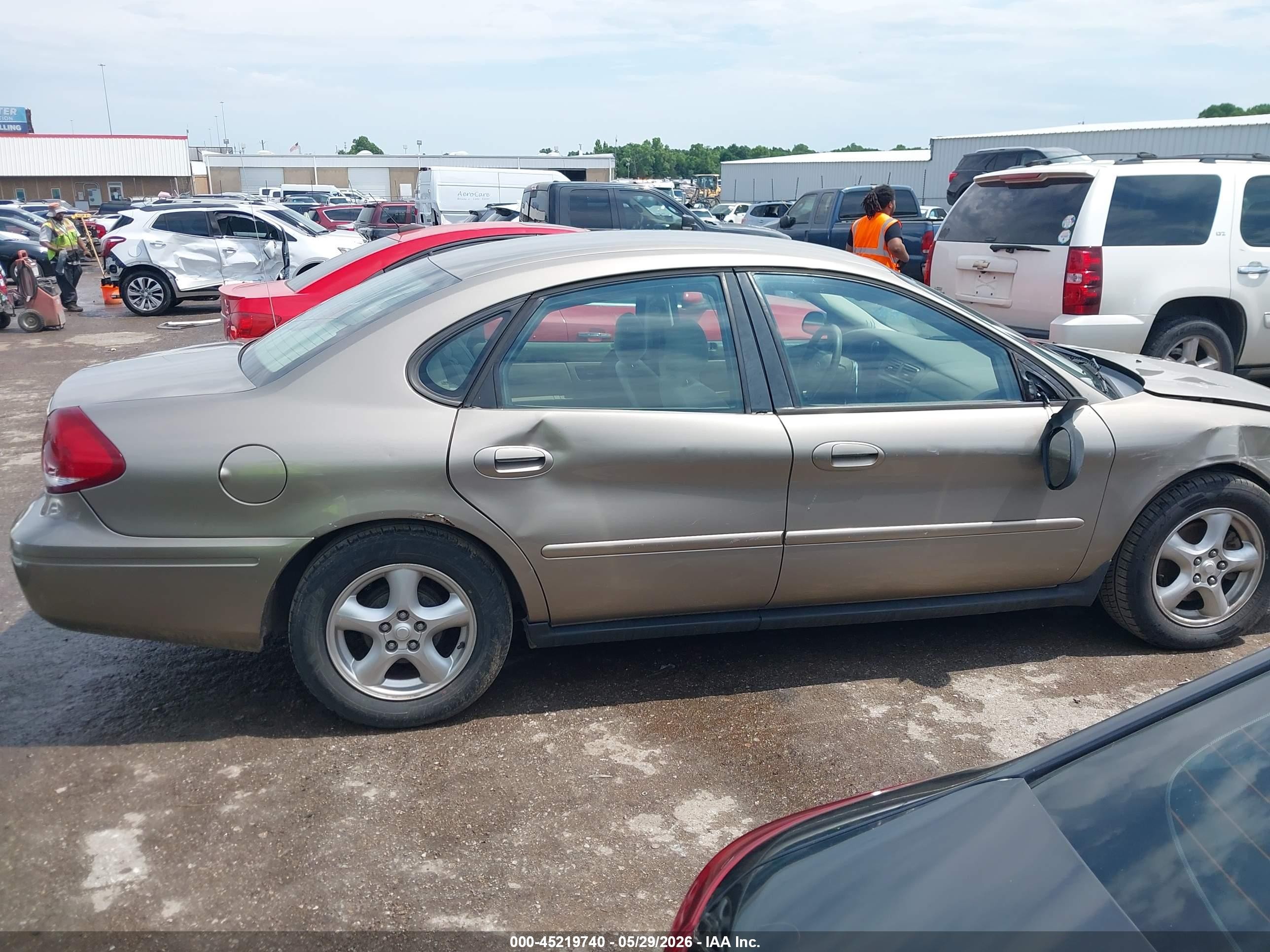 2004 Ford Taurus Se Золотой vin: 1FAFP53U14G133340