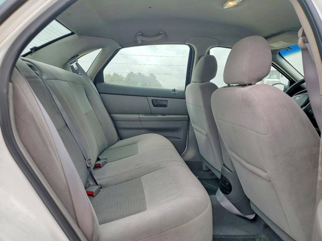 2005 Ford Taurus Se White vin: 1FAFP53U15A214035