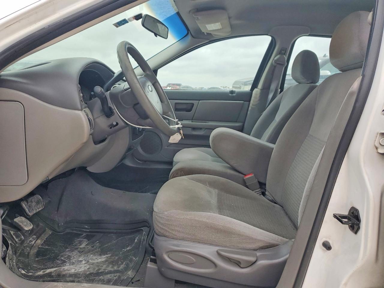 2005 Ford Taurus Se White vin: 1FAFP53U15A214035