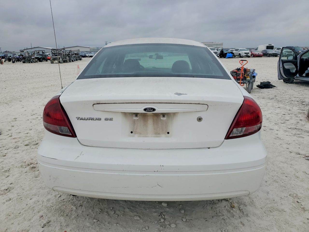 2005 Ford Taurus Se White vin: 1FAFP53U15A214035