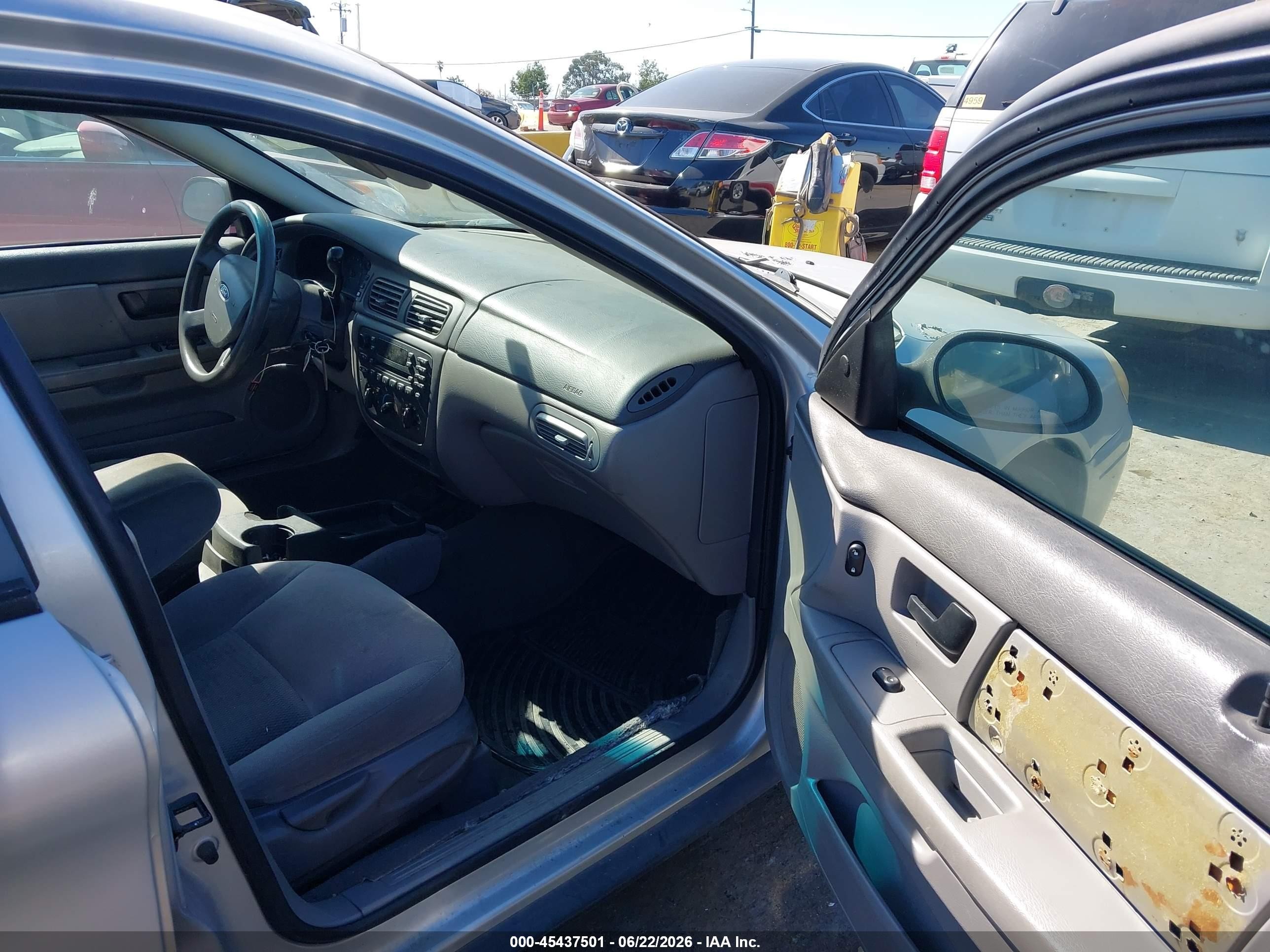 2006 Ford Taurus Se Серый vin: 1FAFP53U16A249207