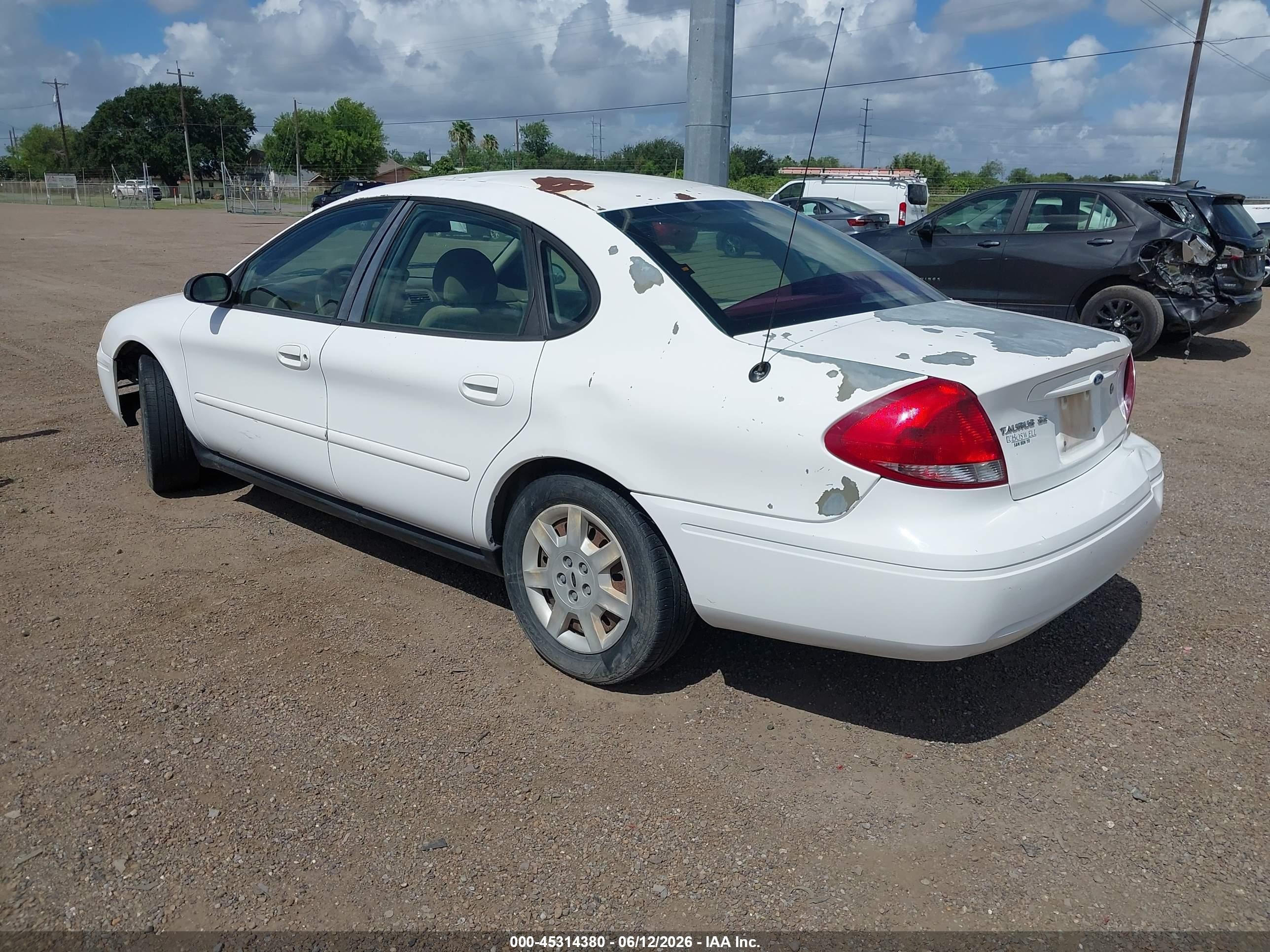 2007 Ford Taurus Se White vin: 1FAFP53U17A102595