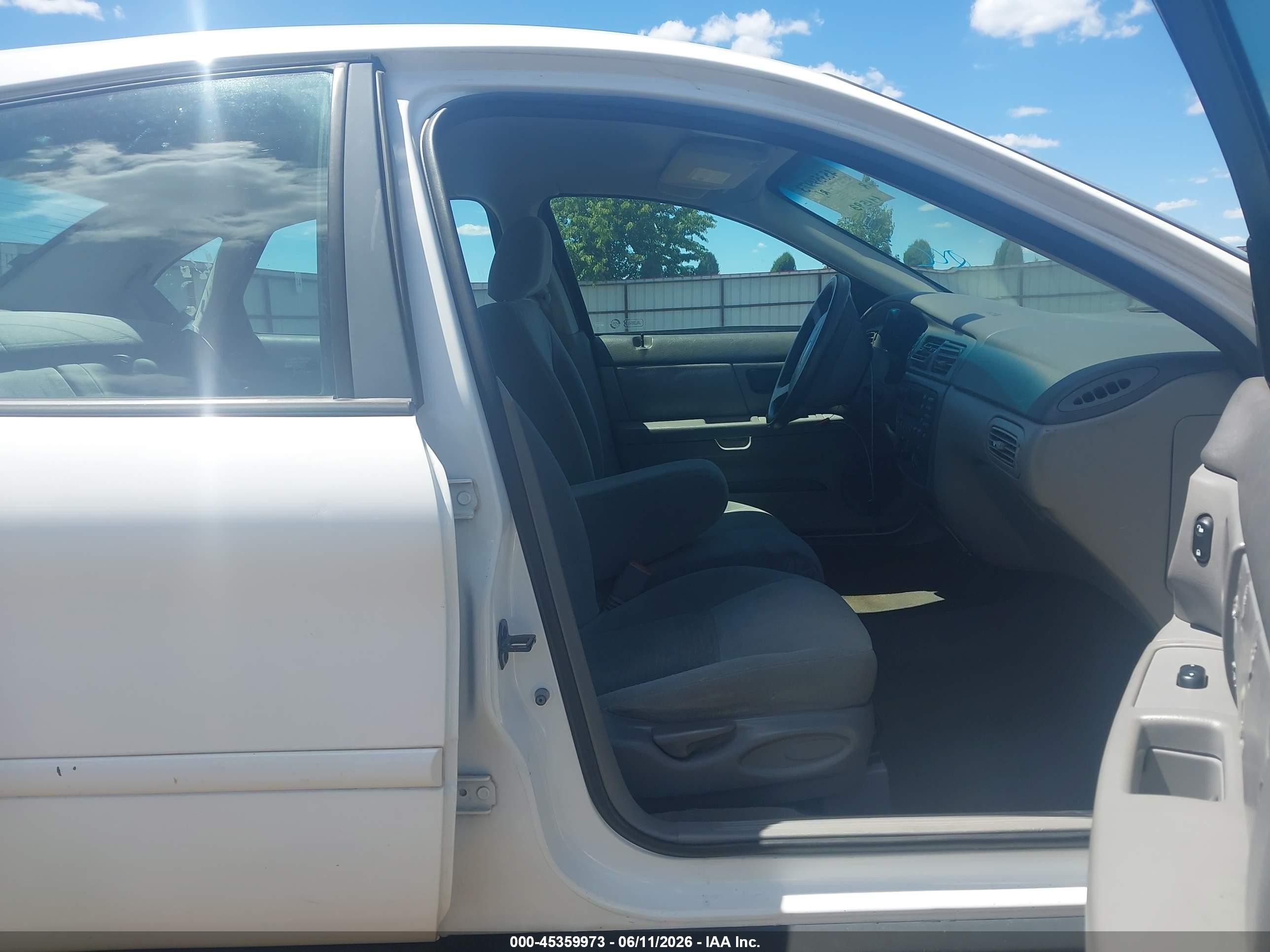 2004 Ford Taurus Se White vin: 1FAFP53U24A160517