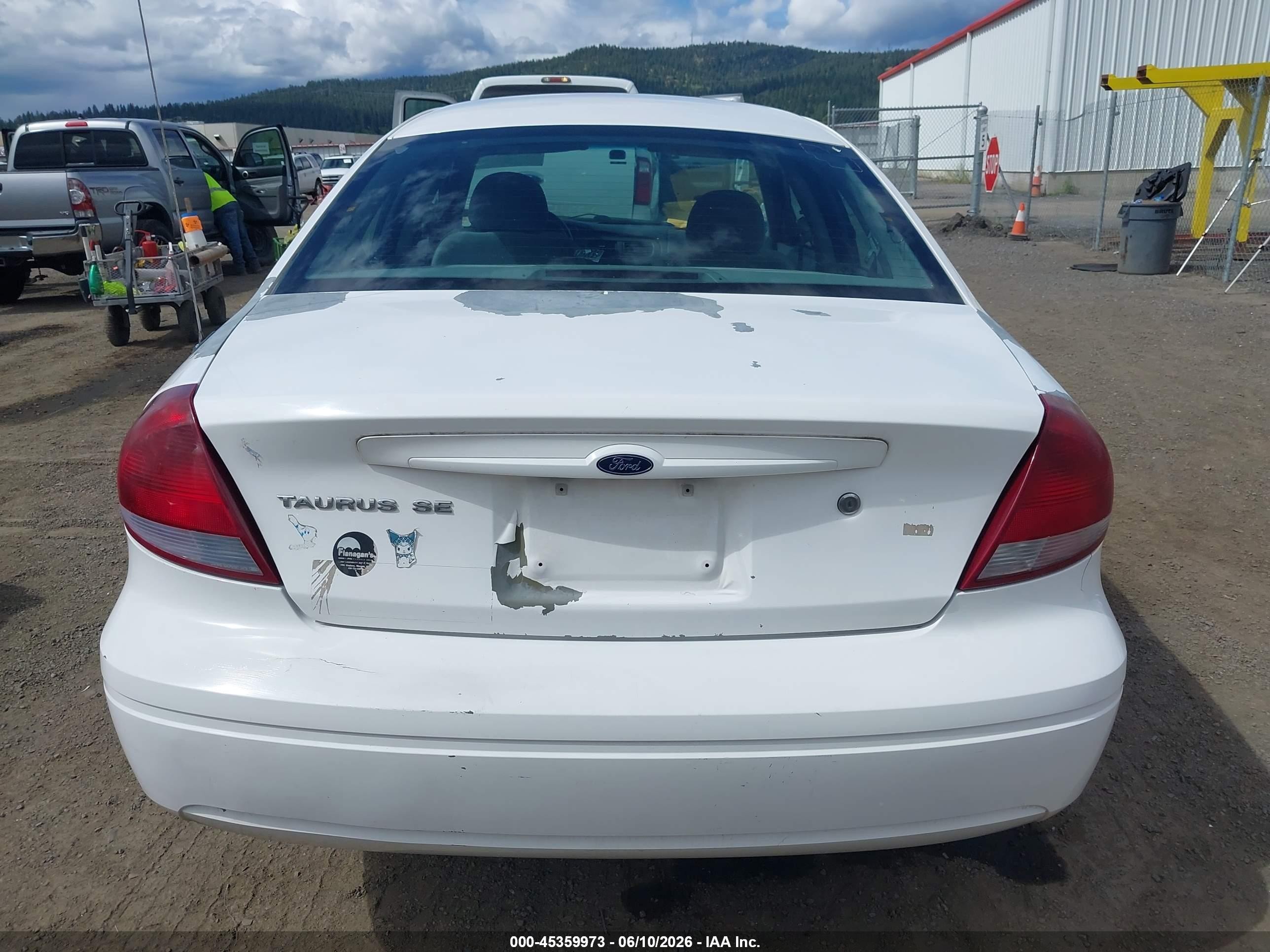 2004 Ford Taurus Se White vin: 1FAFP53U24A160517