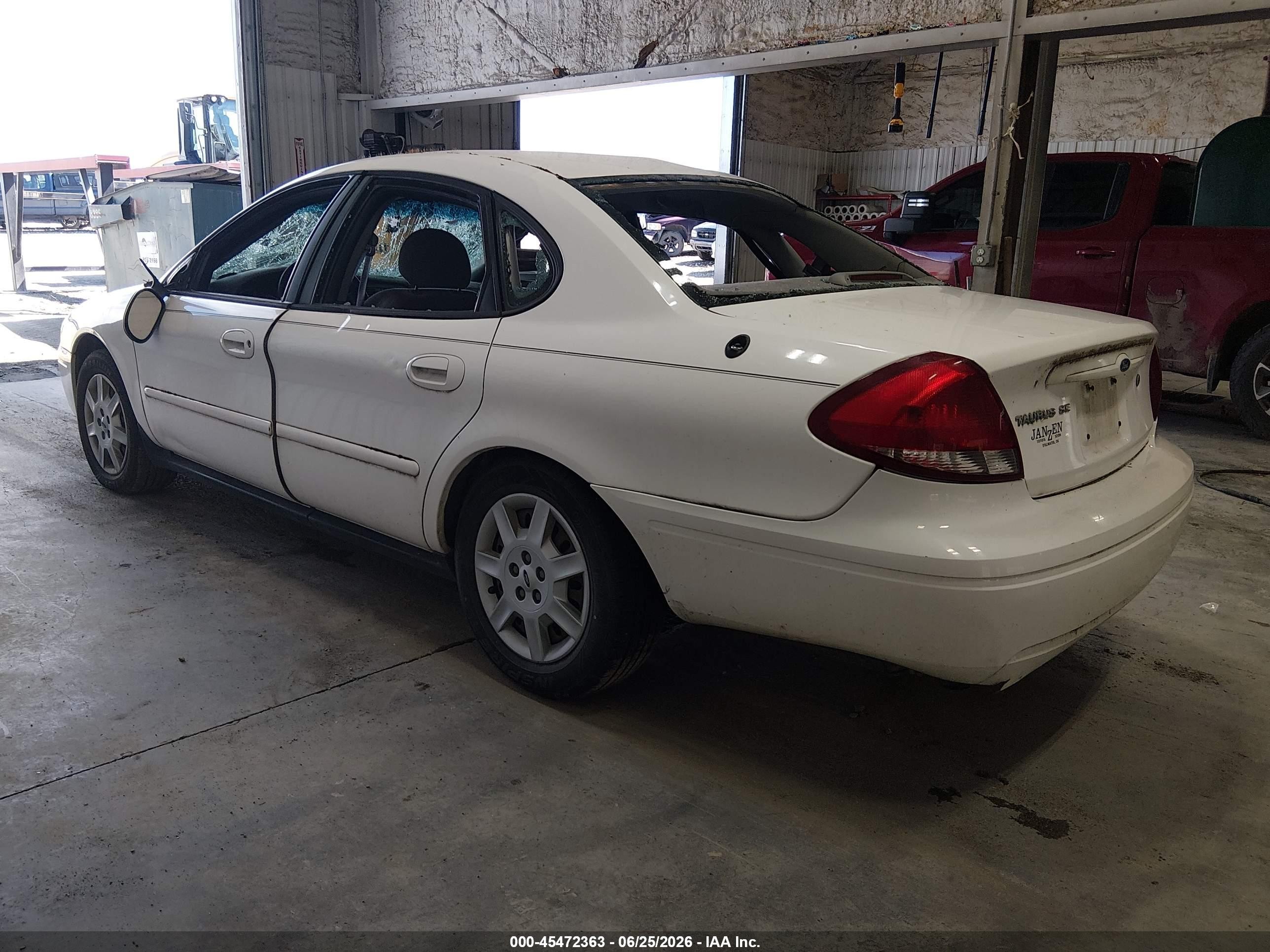 2005 Ford Taurus Se White vin: 1FAFP53U25A214027