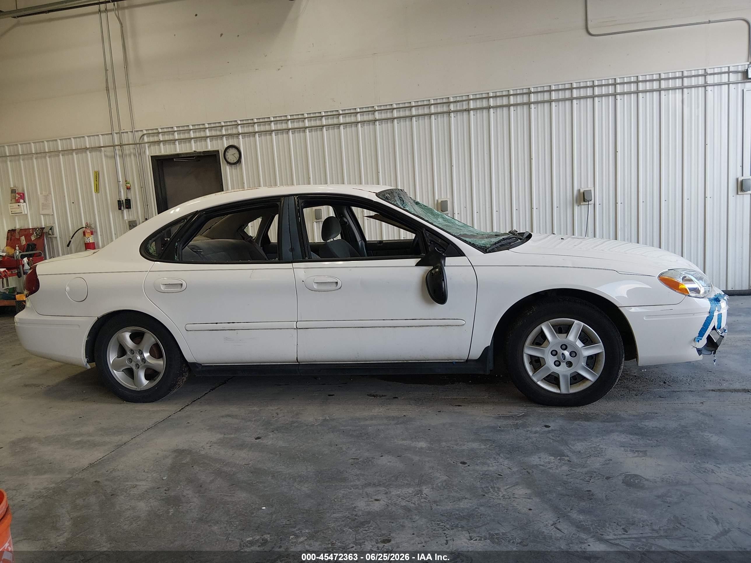 2005 Ford Taurus Se White vin: 1FAFP53U25A214027