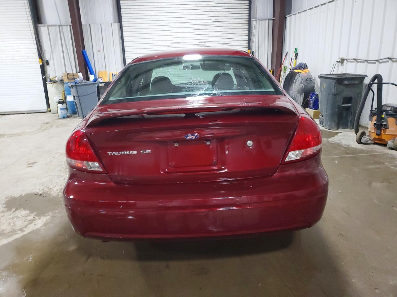 2006 Ford Taurus Se Red vin: 1FAFP53U26A235106