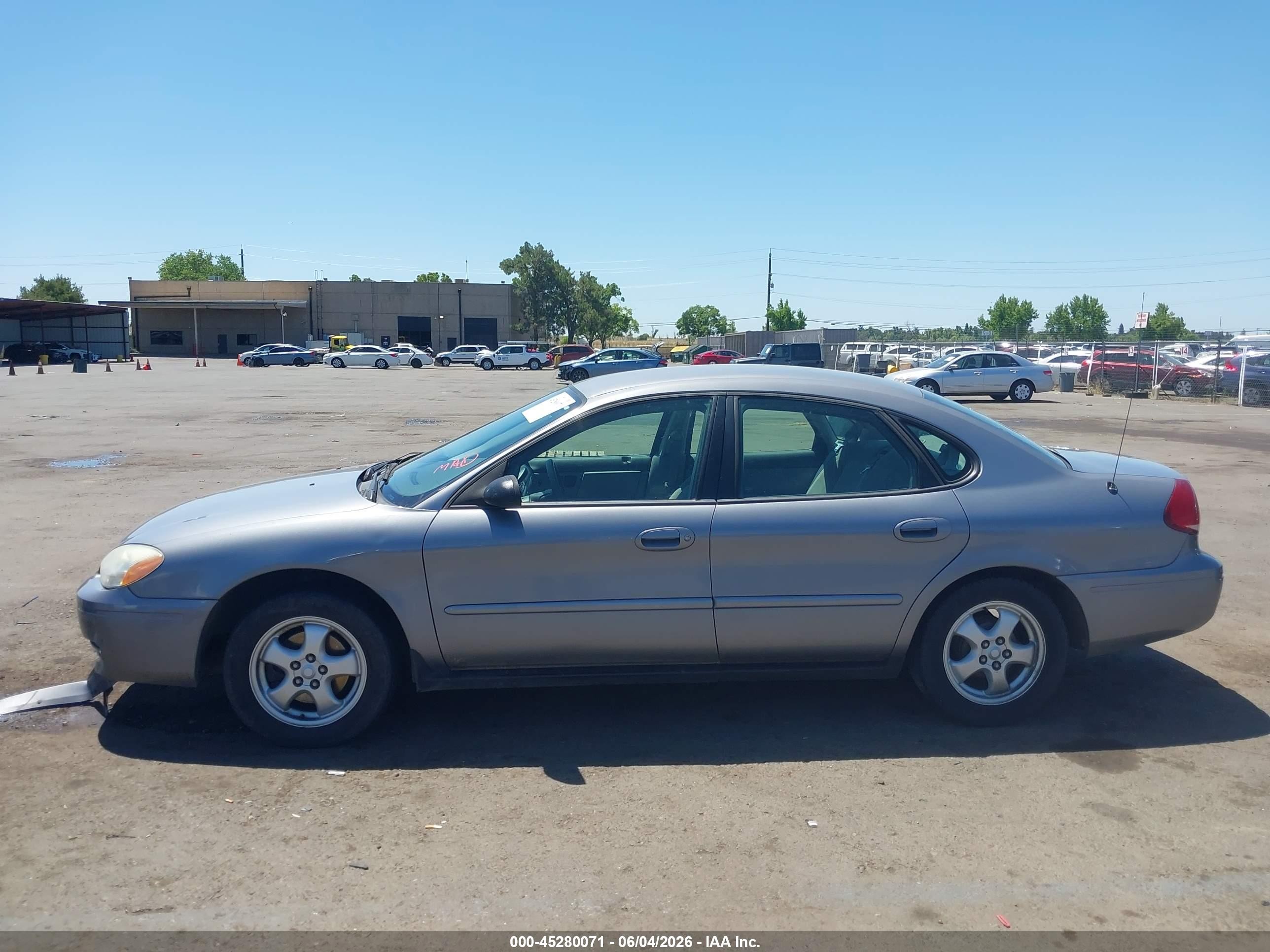 2007 Ford Taurus Se Серый vin: 1FAFP53U27A132348