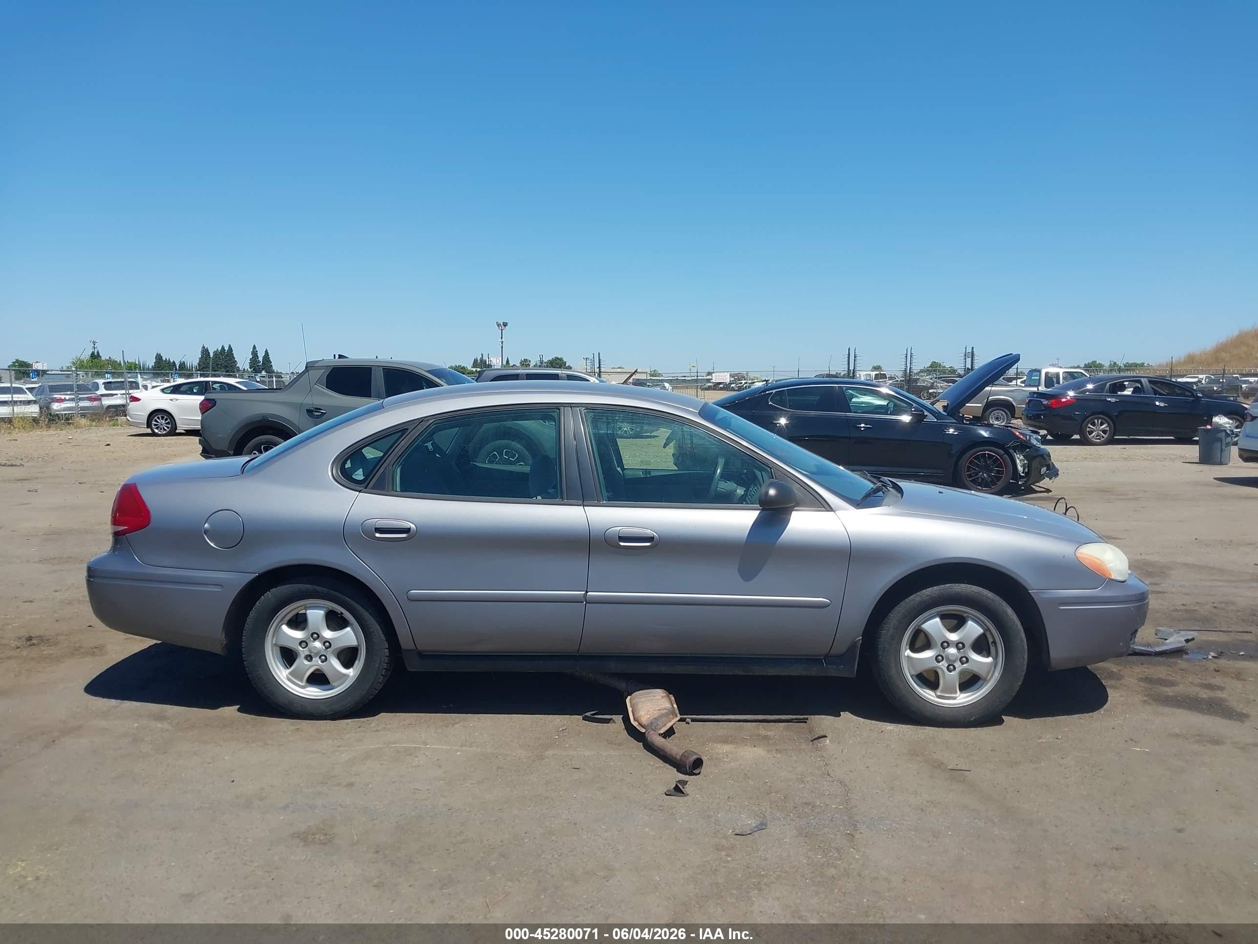 2007 Ford Taurus Se Серый vin: 1FAFP53U27A132348