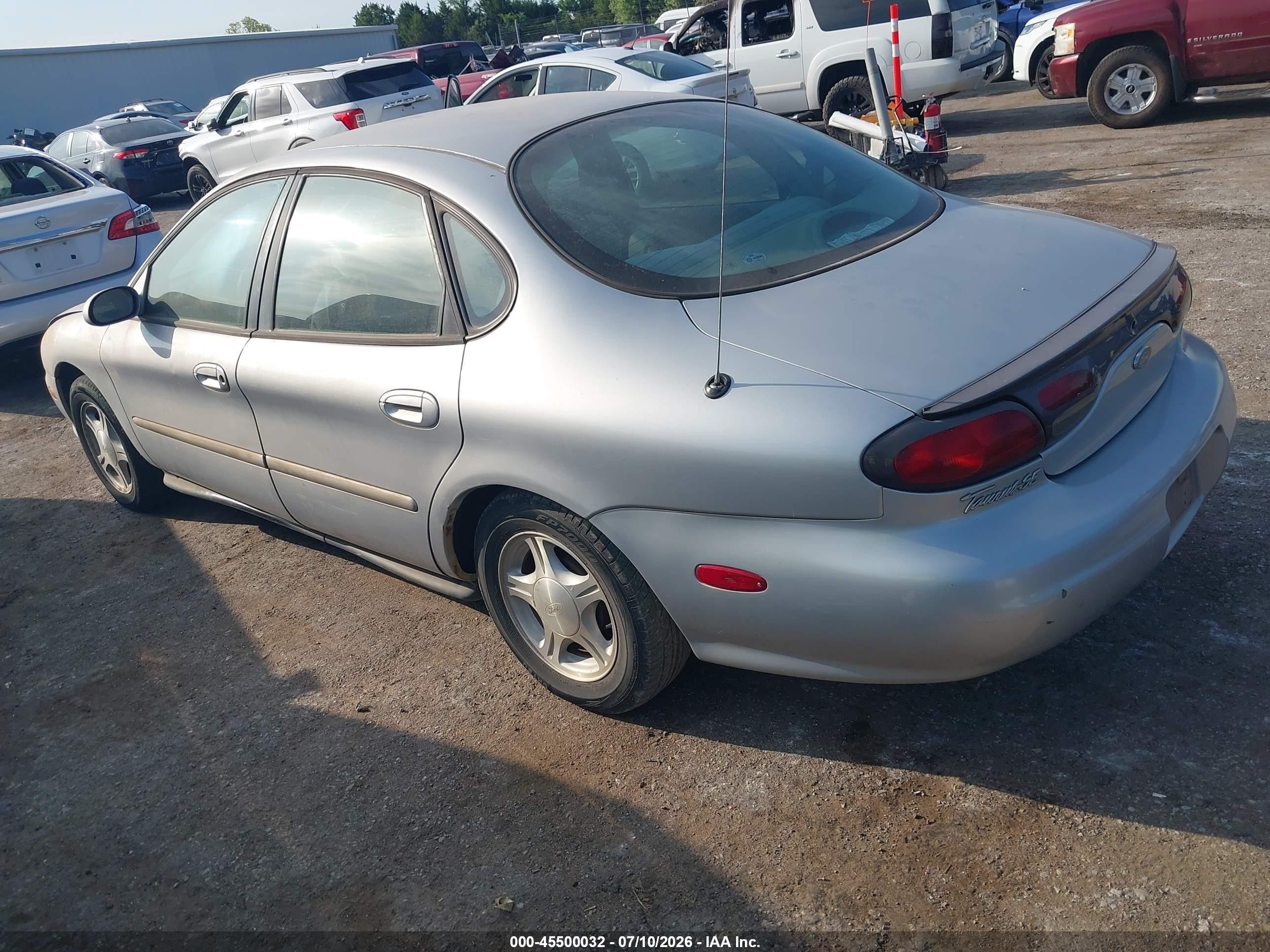 1999 Ford Taurus   Серебряный vin: 1FAFP53U2XG254625
