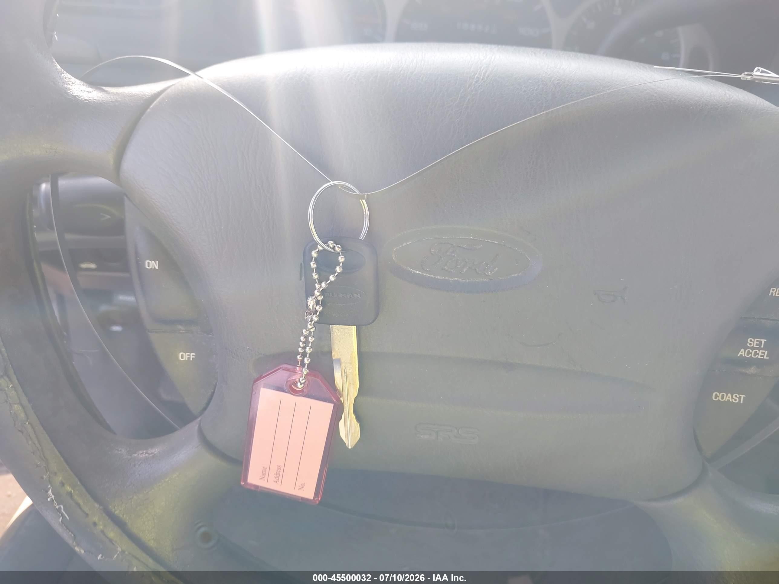 1999 Ford Taurus   Серебряный vin: 1FAFP53U2XG254625