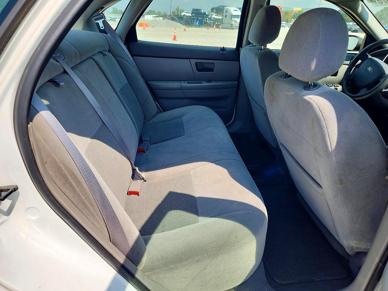 2007 Ford Taurus Se White vin: 1FAFP53U37A130429