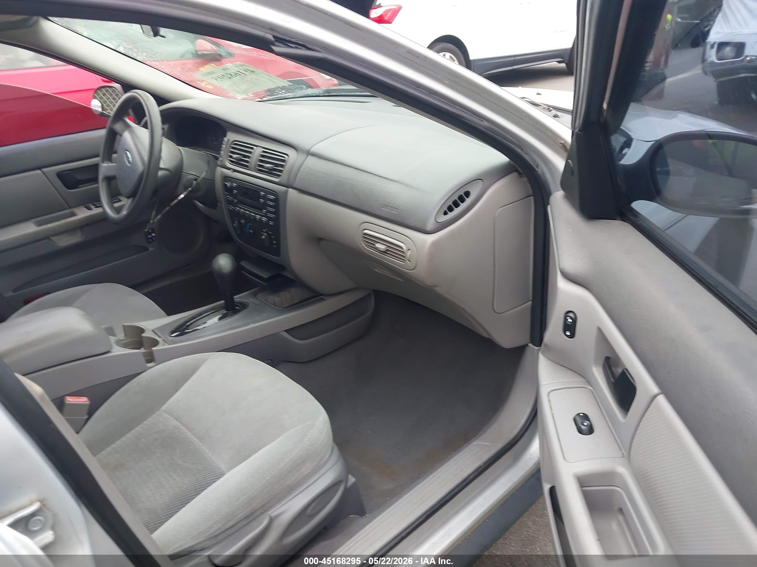 2004 Ford Taurus Se Серебряный vin: 1FAFP53U44A159417