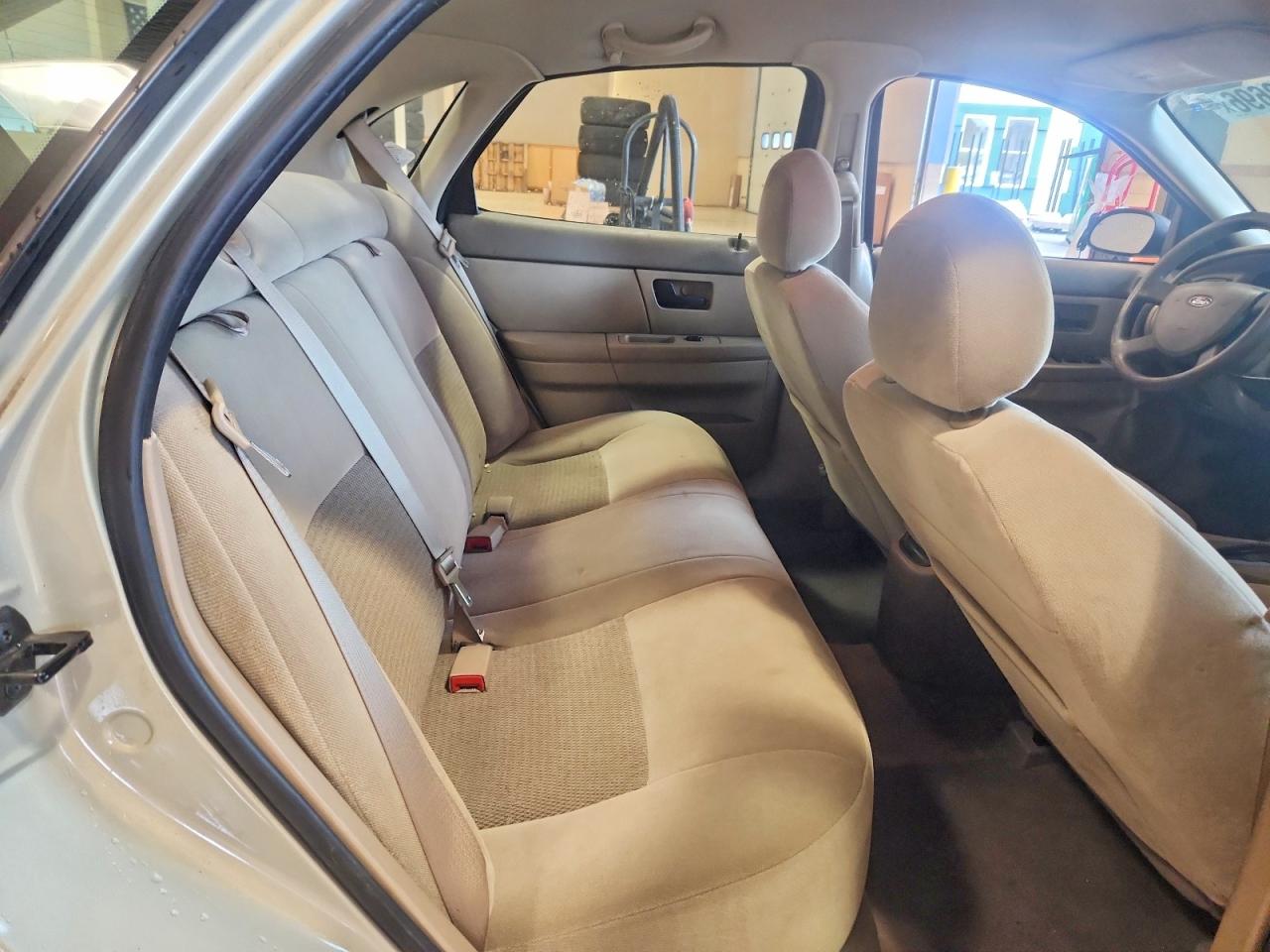 2007 Ford Taurus Se Золотой vin: 1FAFP53U47A183558