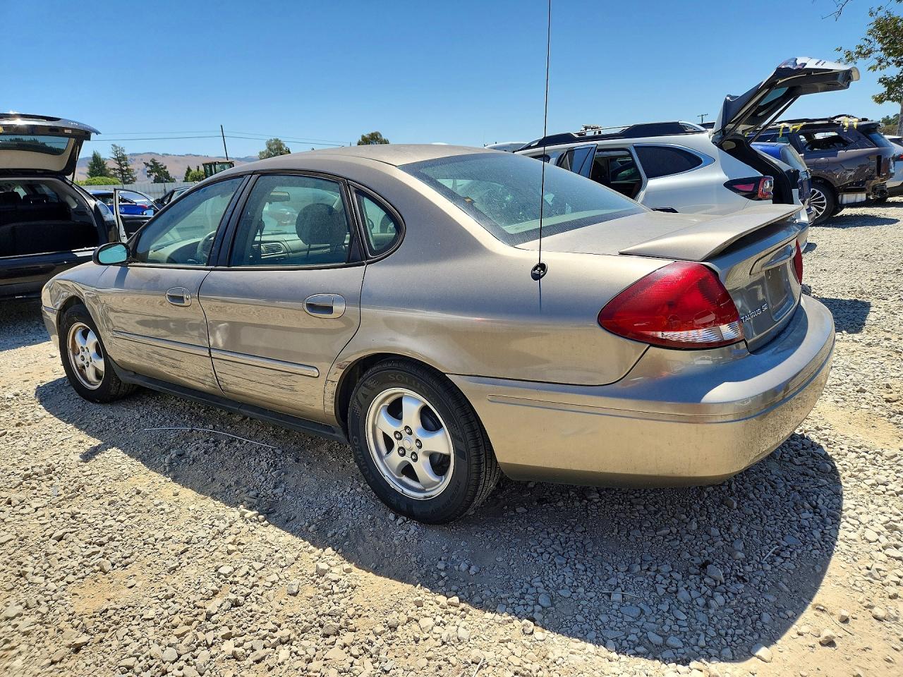 2006 Ford Taurus Se Tan vin: 1FAFP53U56A202777